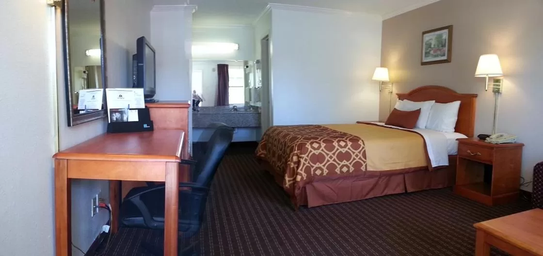 Bed in Americas Best Value Inn Bowie