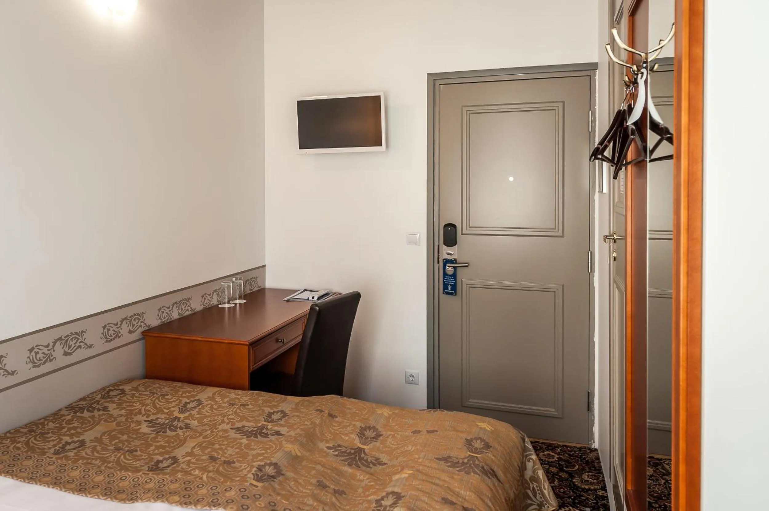 Bedroom, Bed in Three Crowns Residents