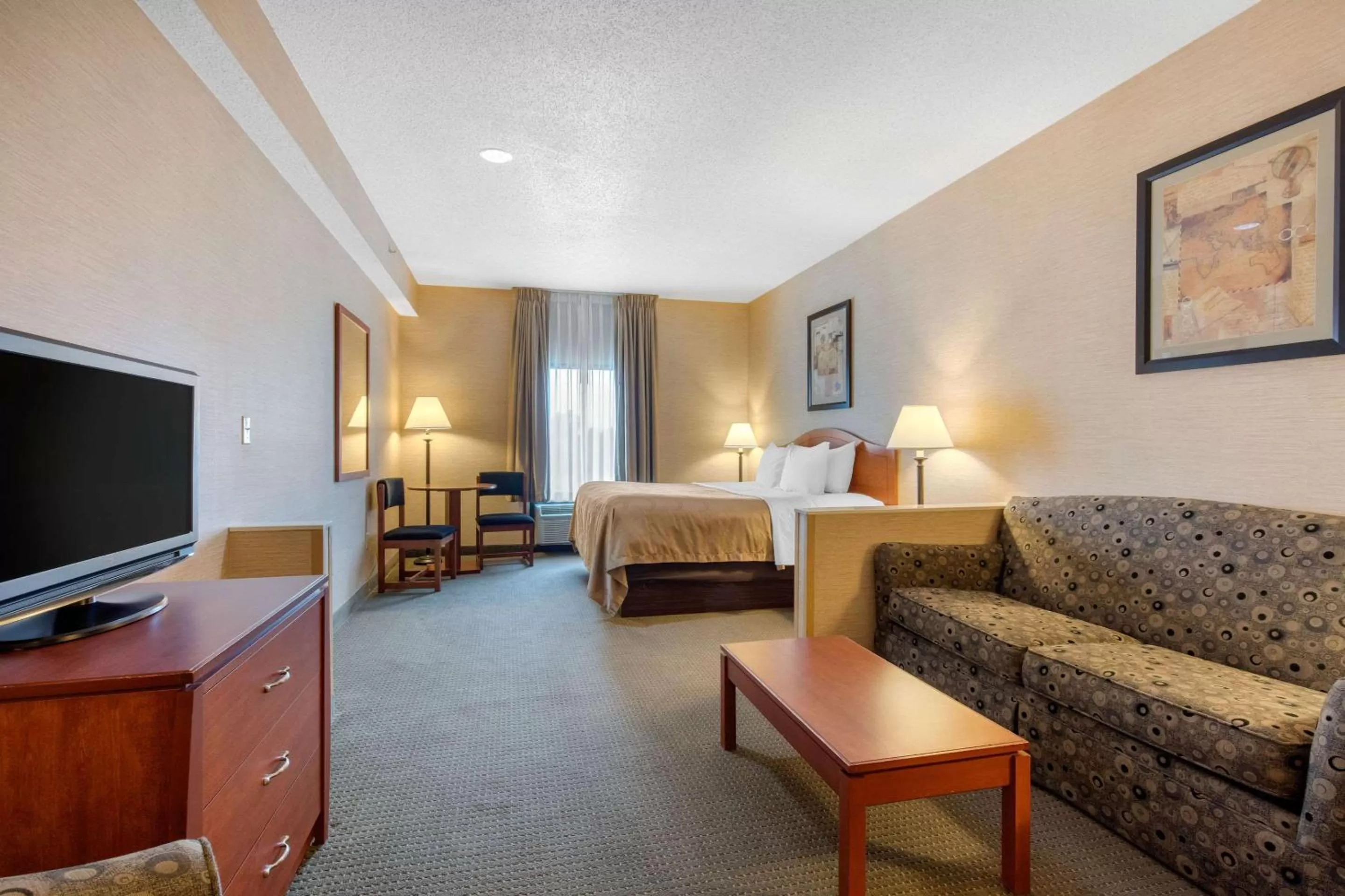Photo of the whole room, Bed in Quality Inn & Suites Benton - Draffenville
