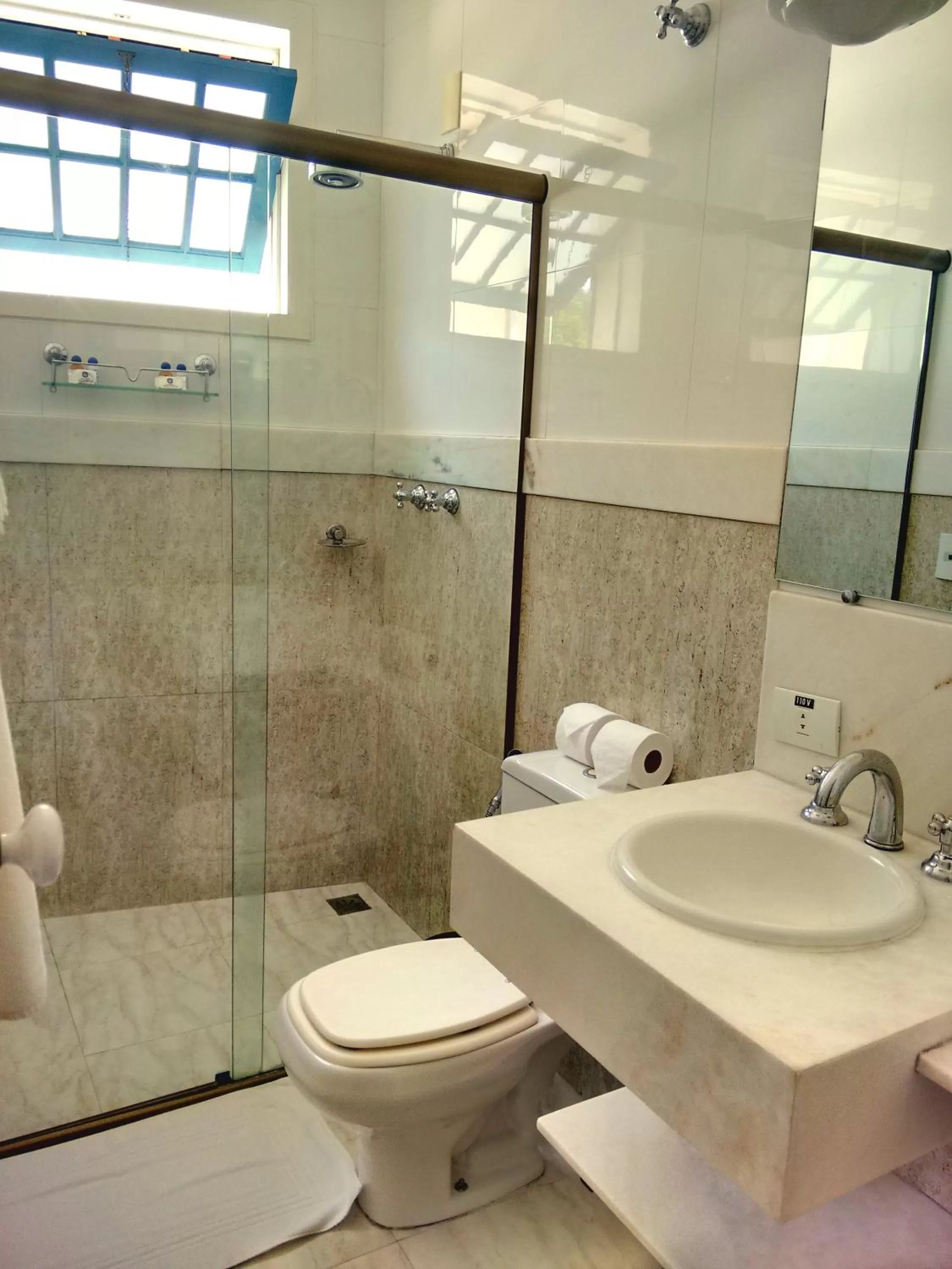 Shower in Hotel Pousada Minas Gerais