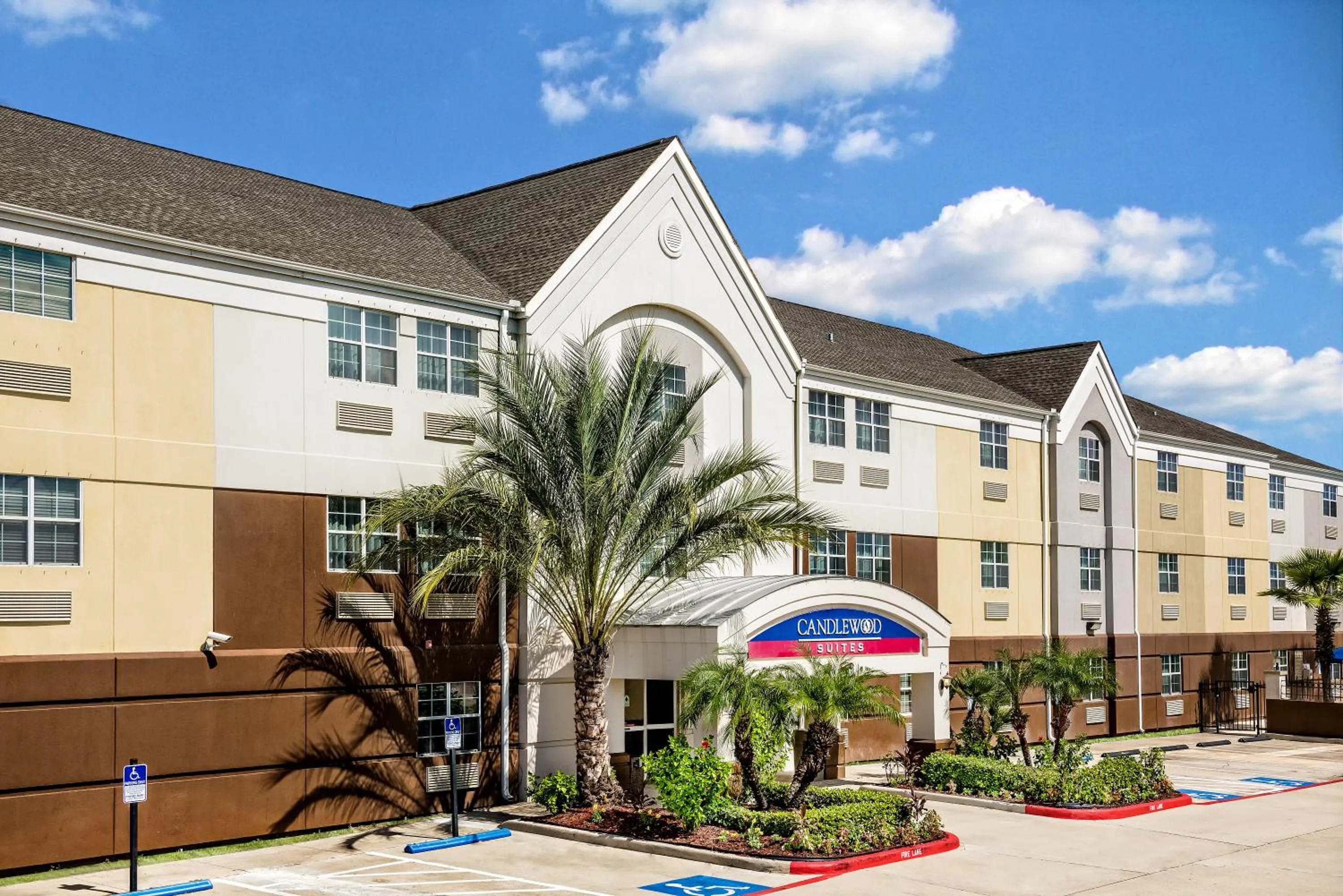 Property building in Candlewood Suites Galveston by IHG