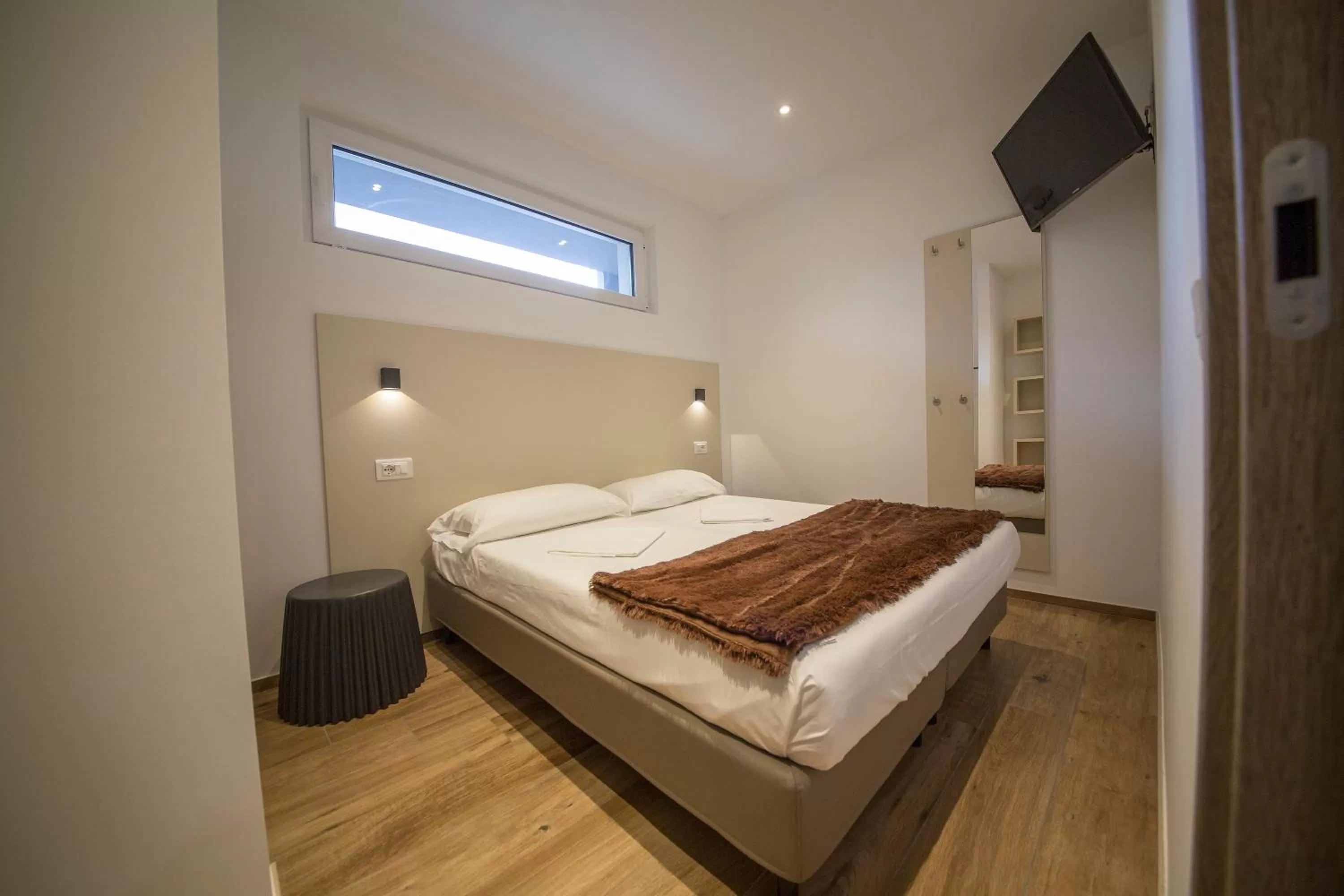 Bedroom, Bed in Riva Lake Lodge