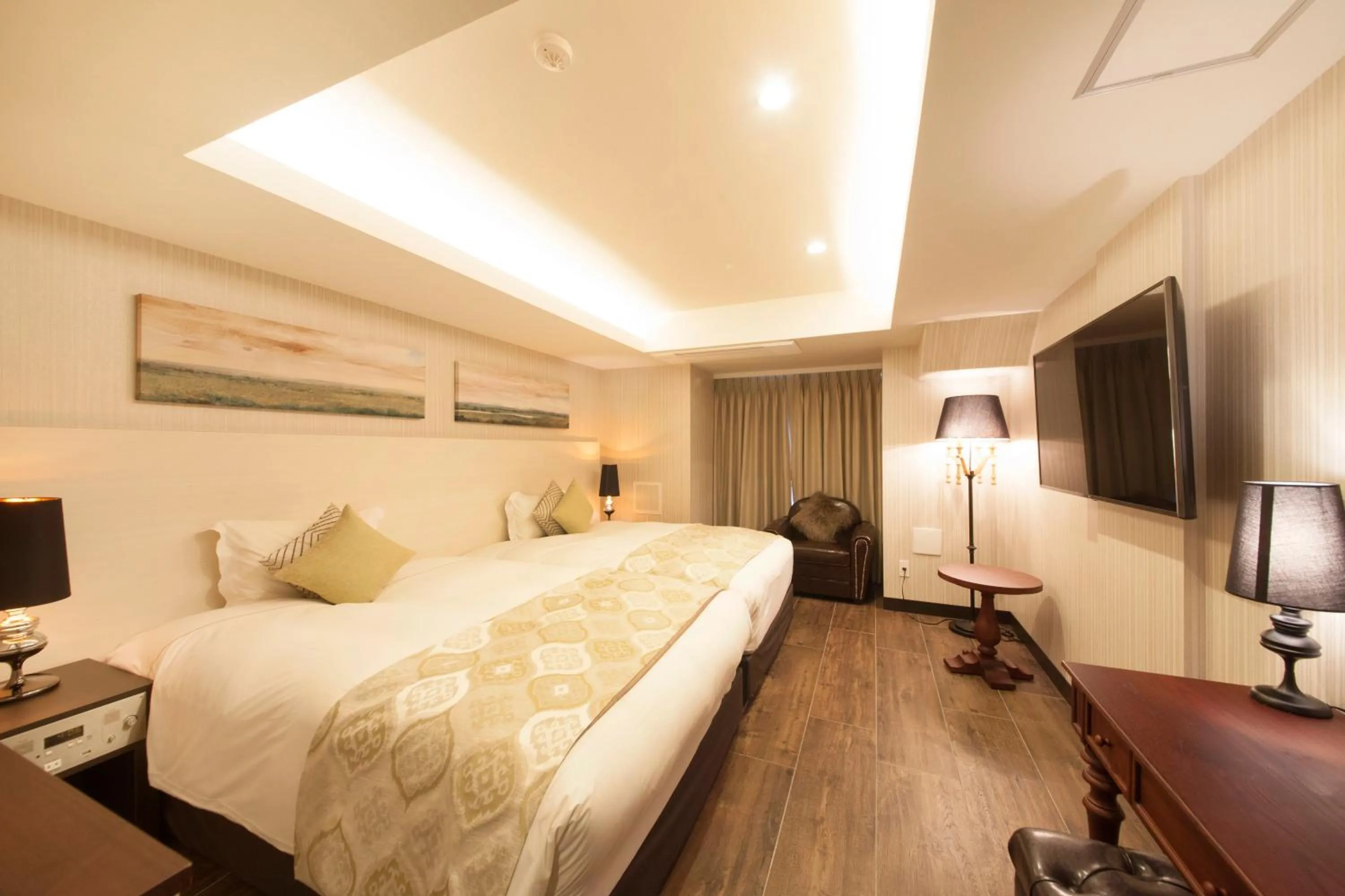 Photo of the whole room, Bed in The Centurion Classic Akasaka