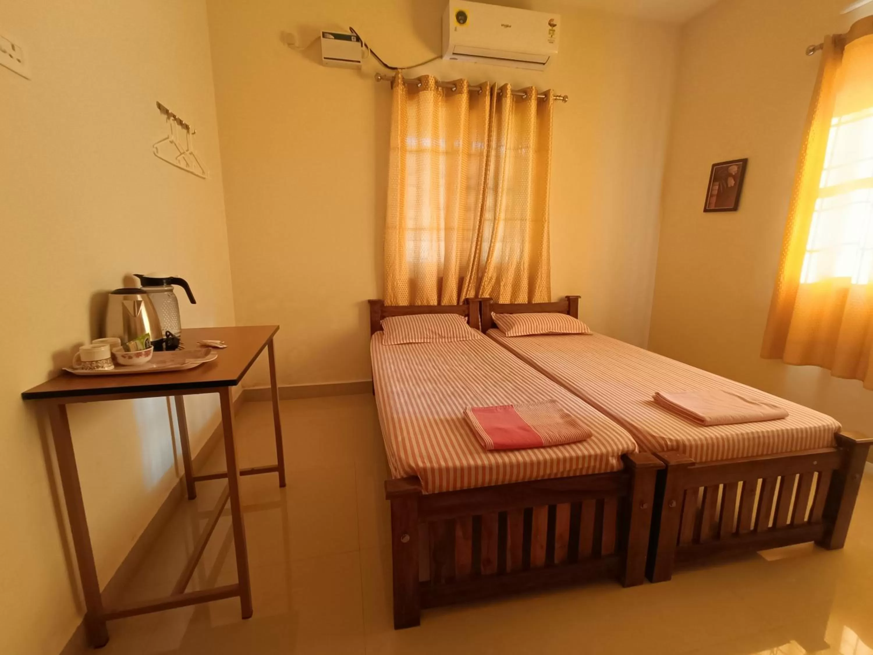 Bedroom, Bed in Shantham Service Apartments, Kinathukadavu, Coimbatore