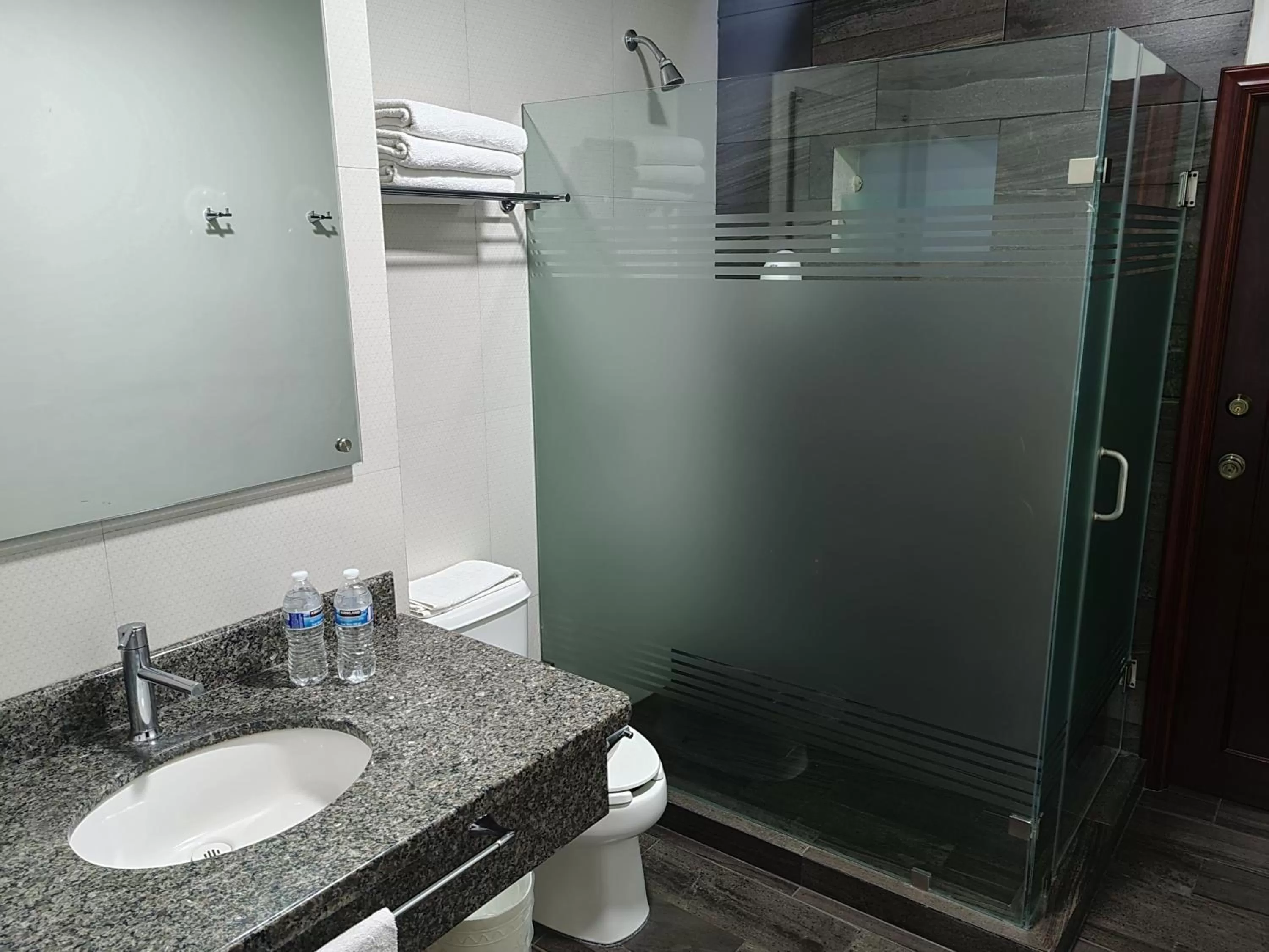 Bathroom in HOTEL FINA INN