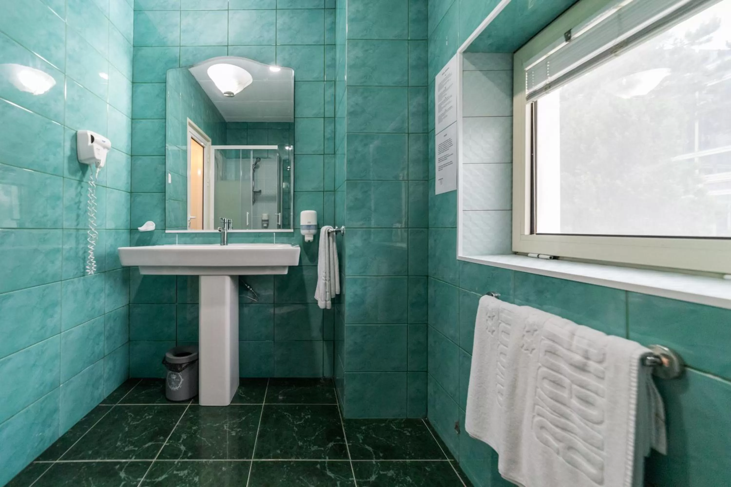 Bathroom in Avenue Palm Eforie - Avenue Hotels