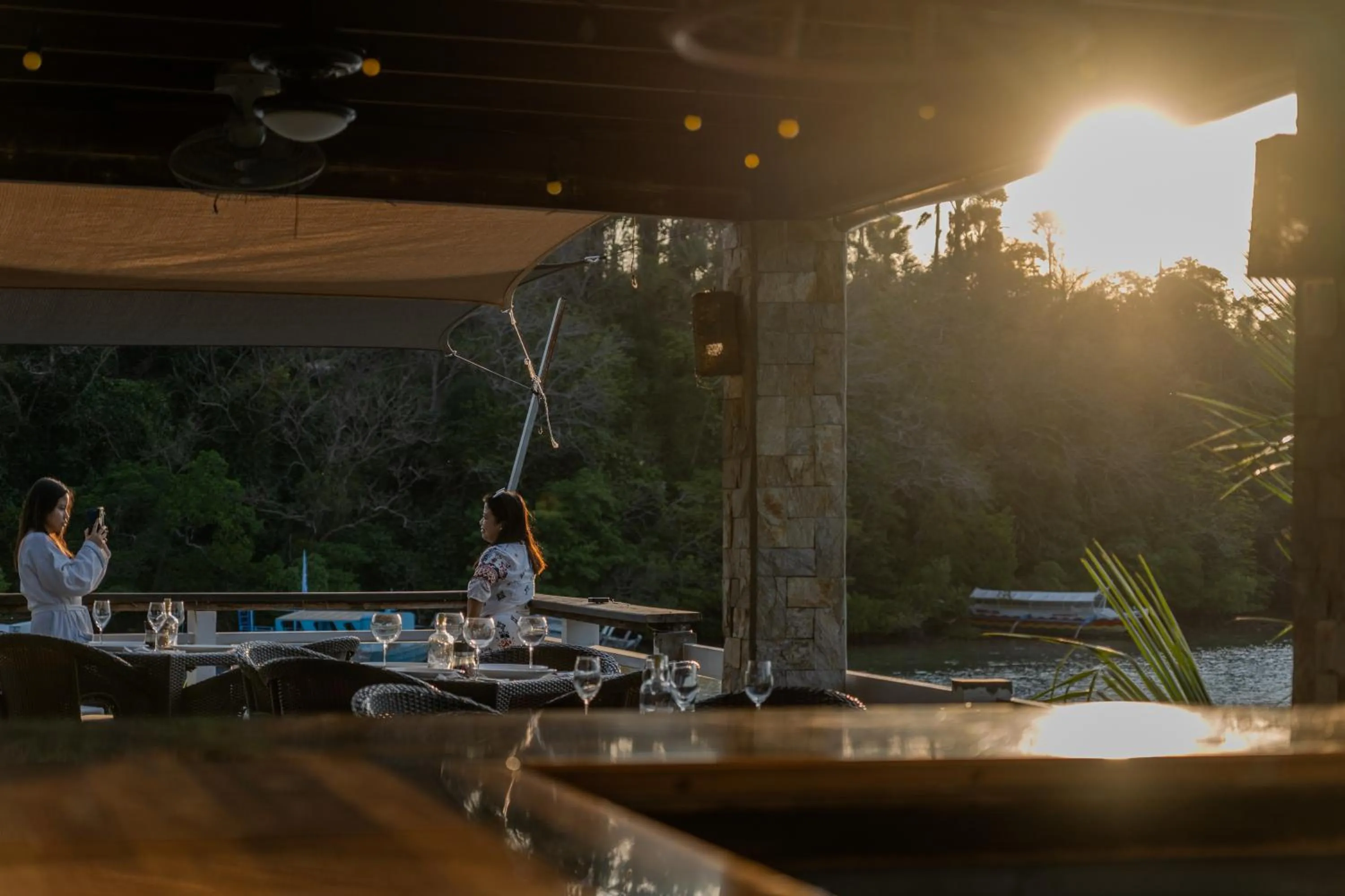 Restaurant/places to eat in Edgewater Dive & Spa Resort