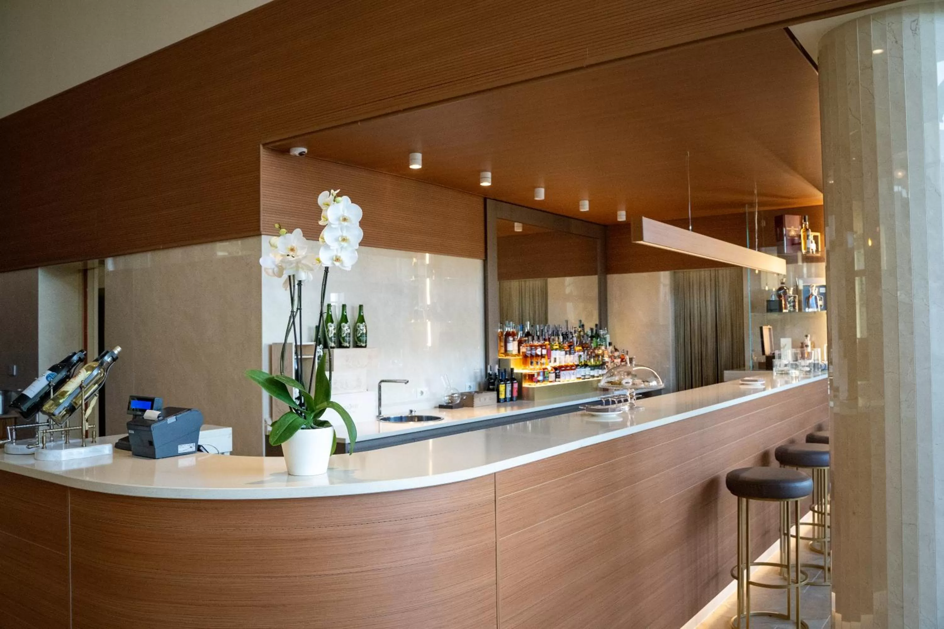 Lounge or bar in UNA HOTELS MH Matera