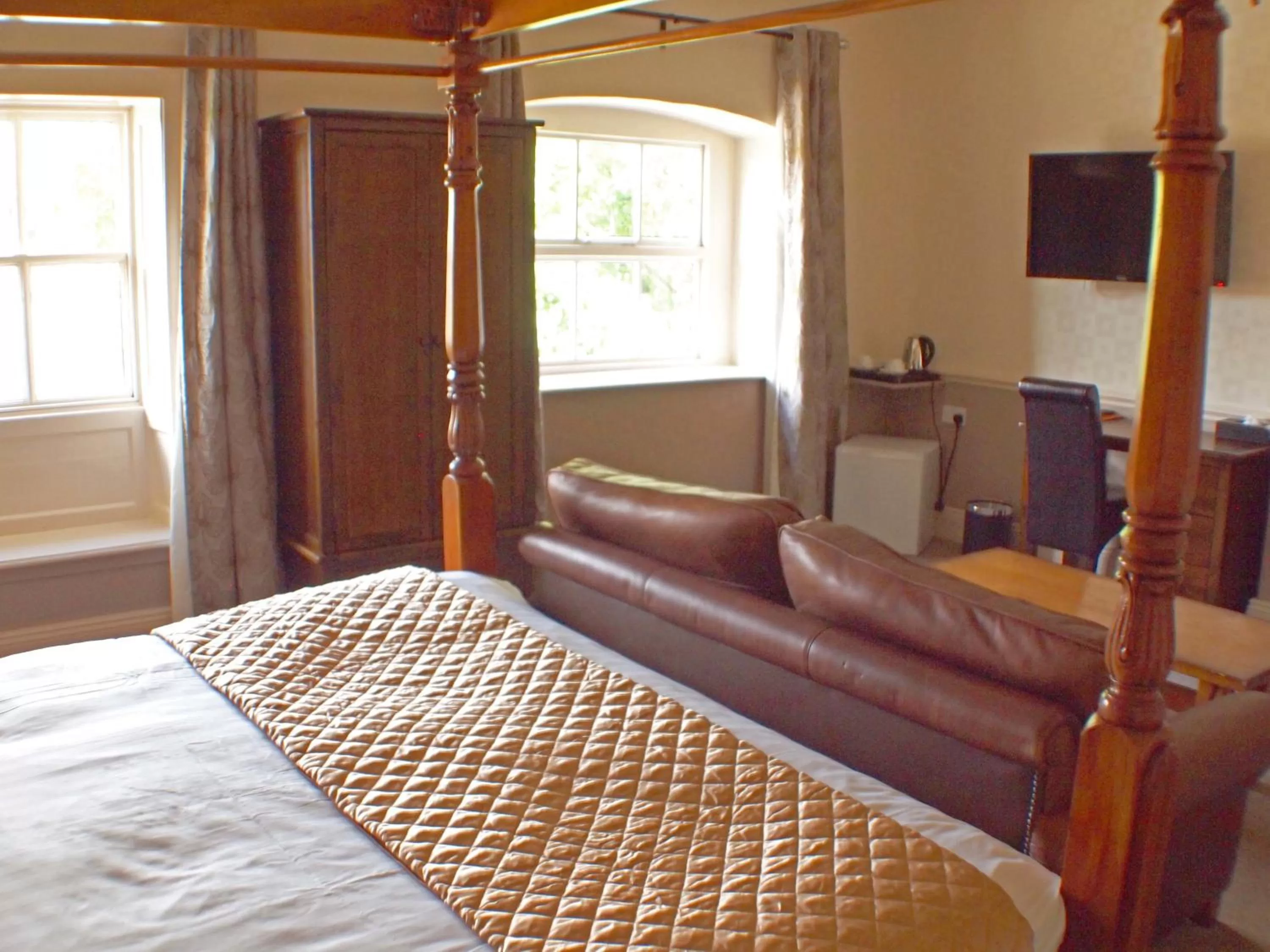 Bedroom, Bed in York House Hotel