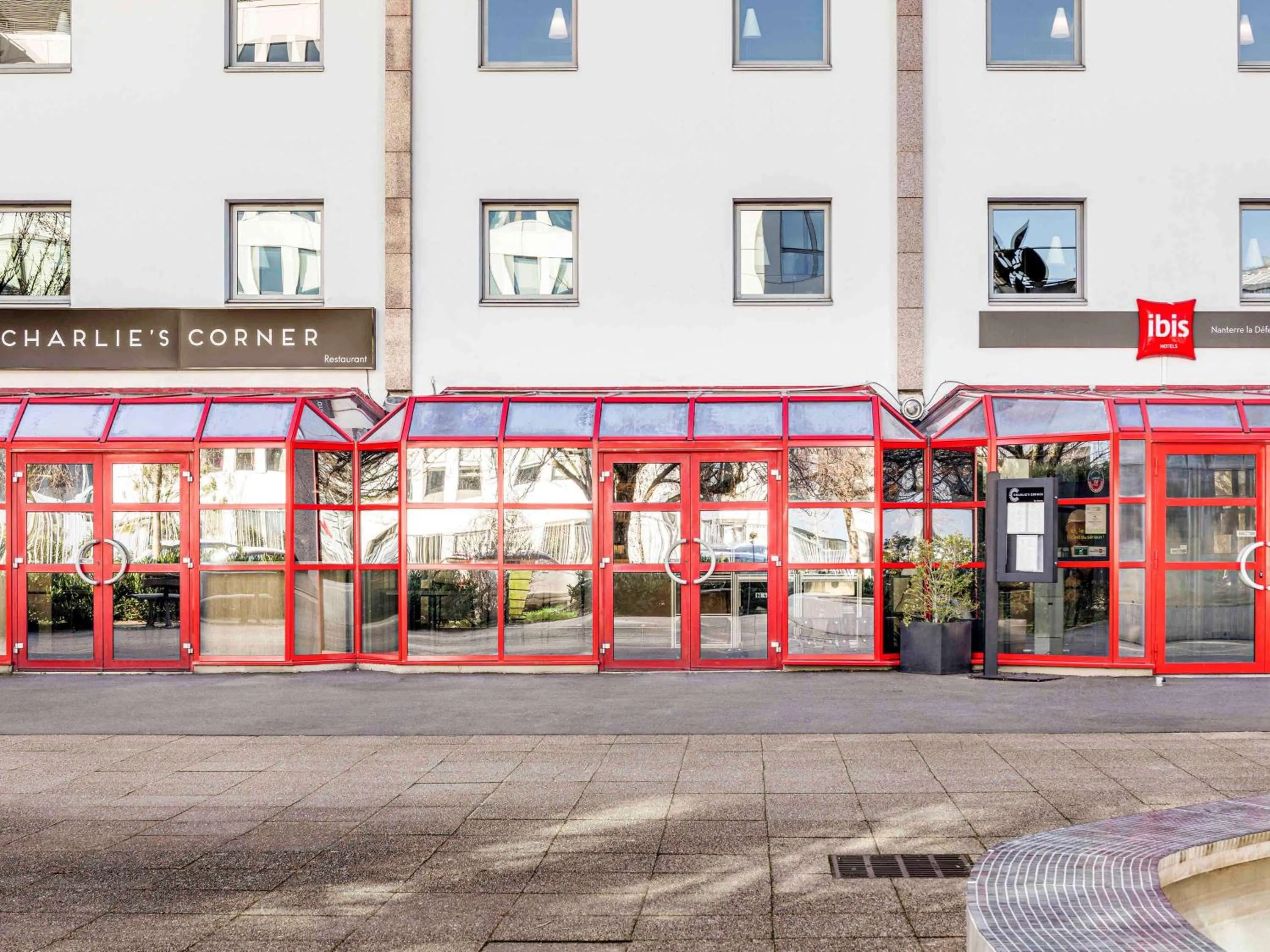 Property building in ibis Nanterre La Défense