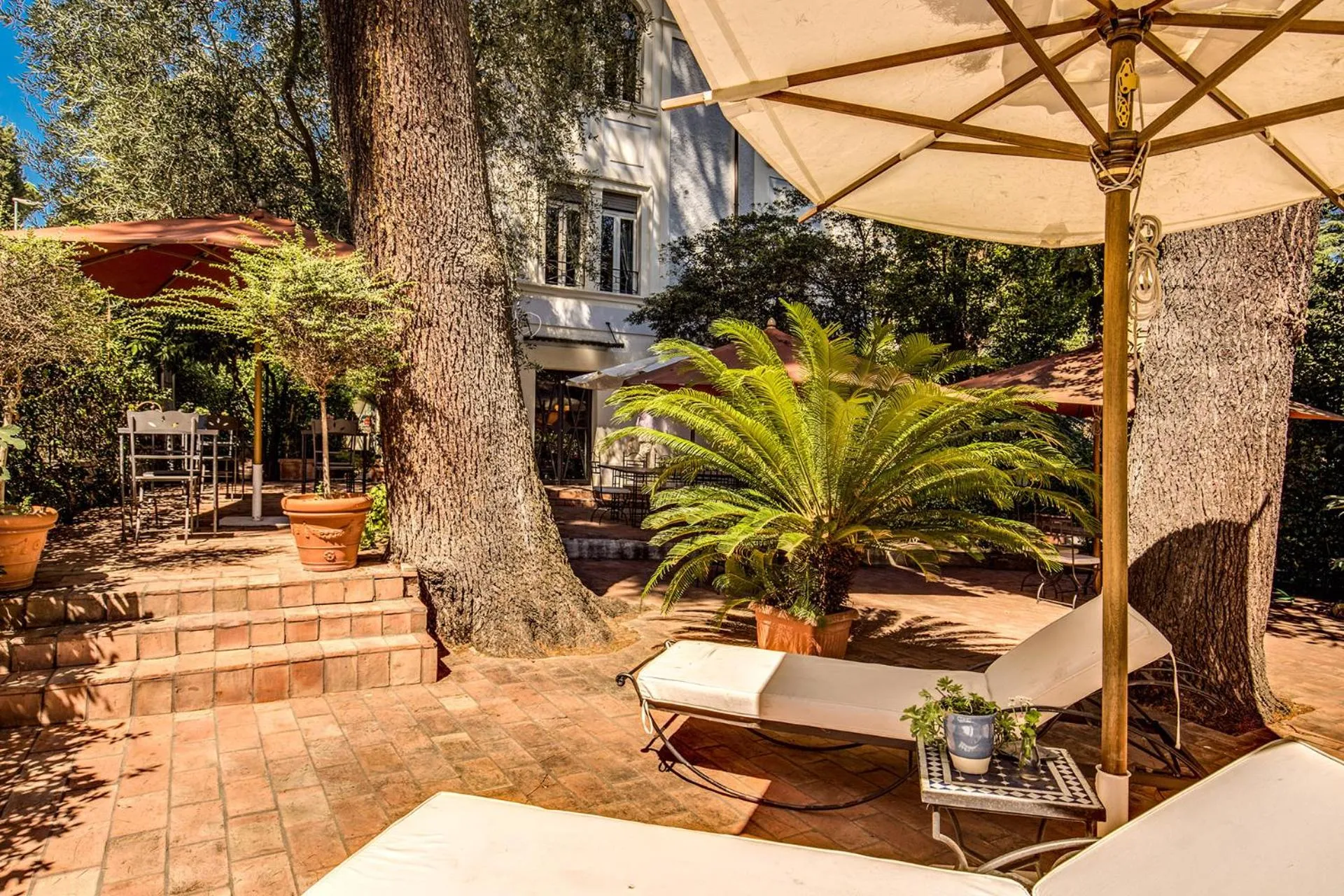 Property building in Hotel Villa Linneo