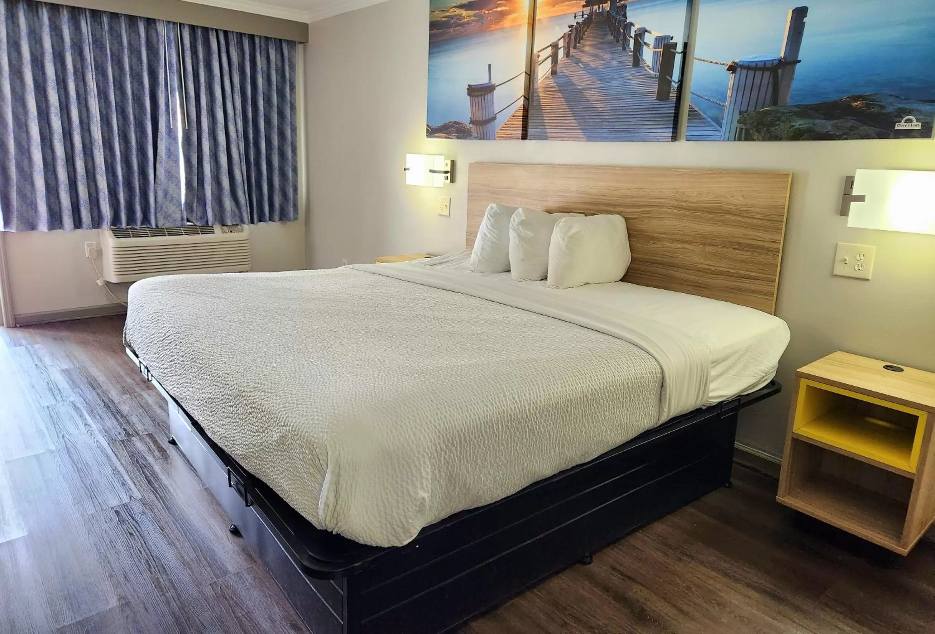 Bedroom, Bed in Days Inn by Wyndham Slidell