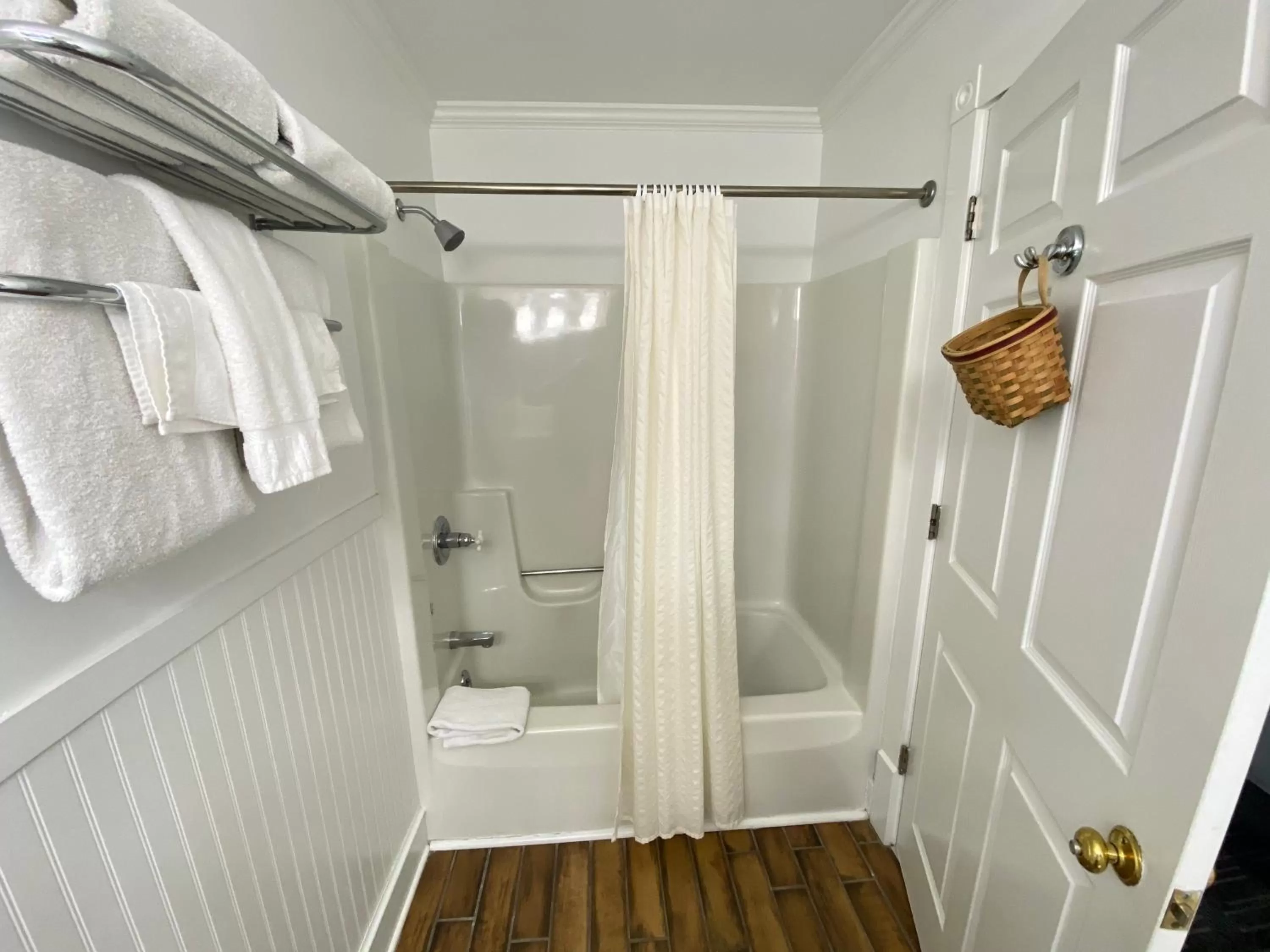 Bathroom in Harbor House Inn