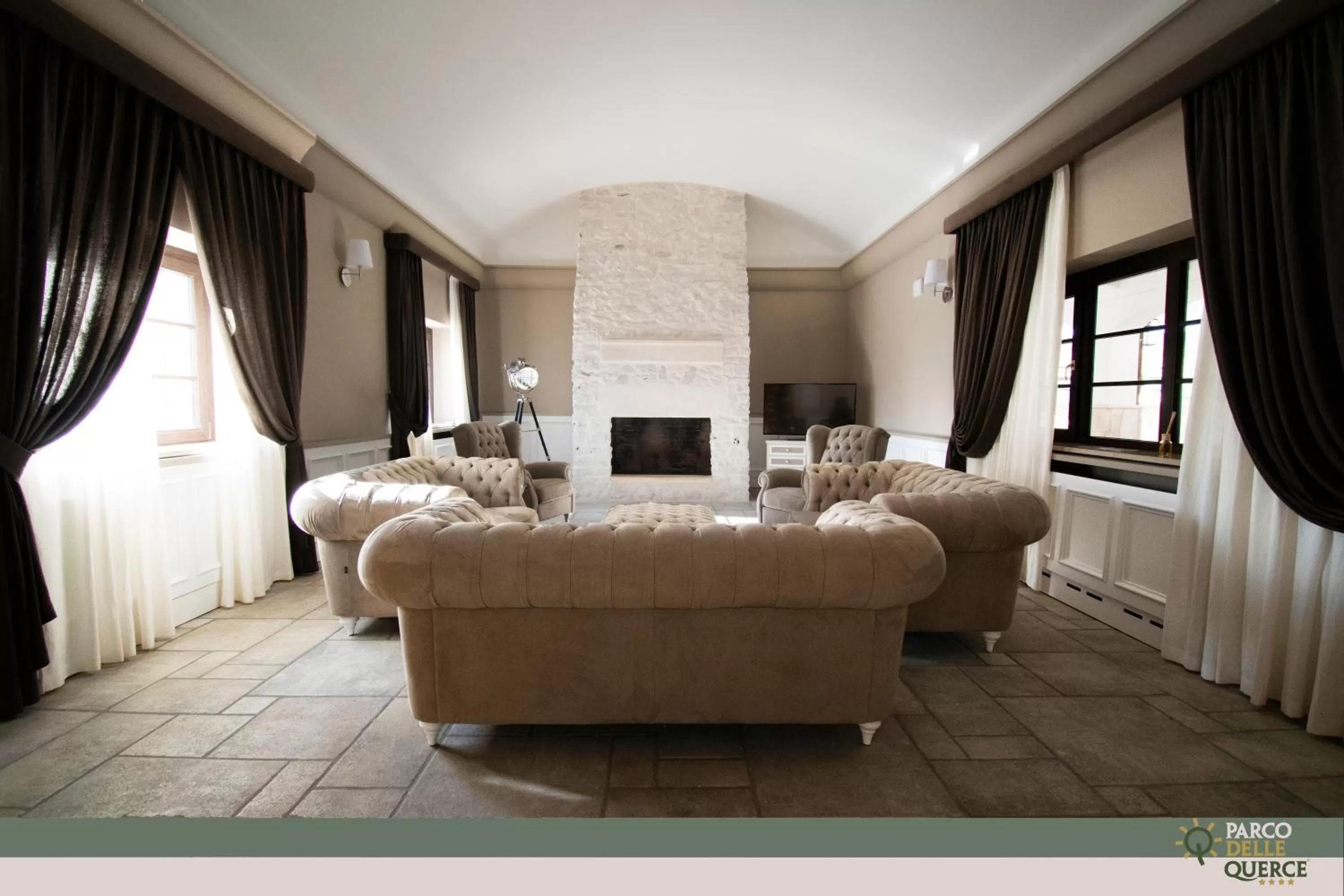 Communal lounge/ TV room, Bed in Hotel Parco delle Querce