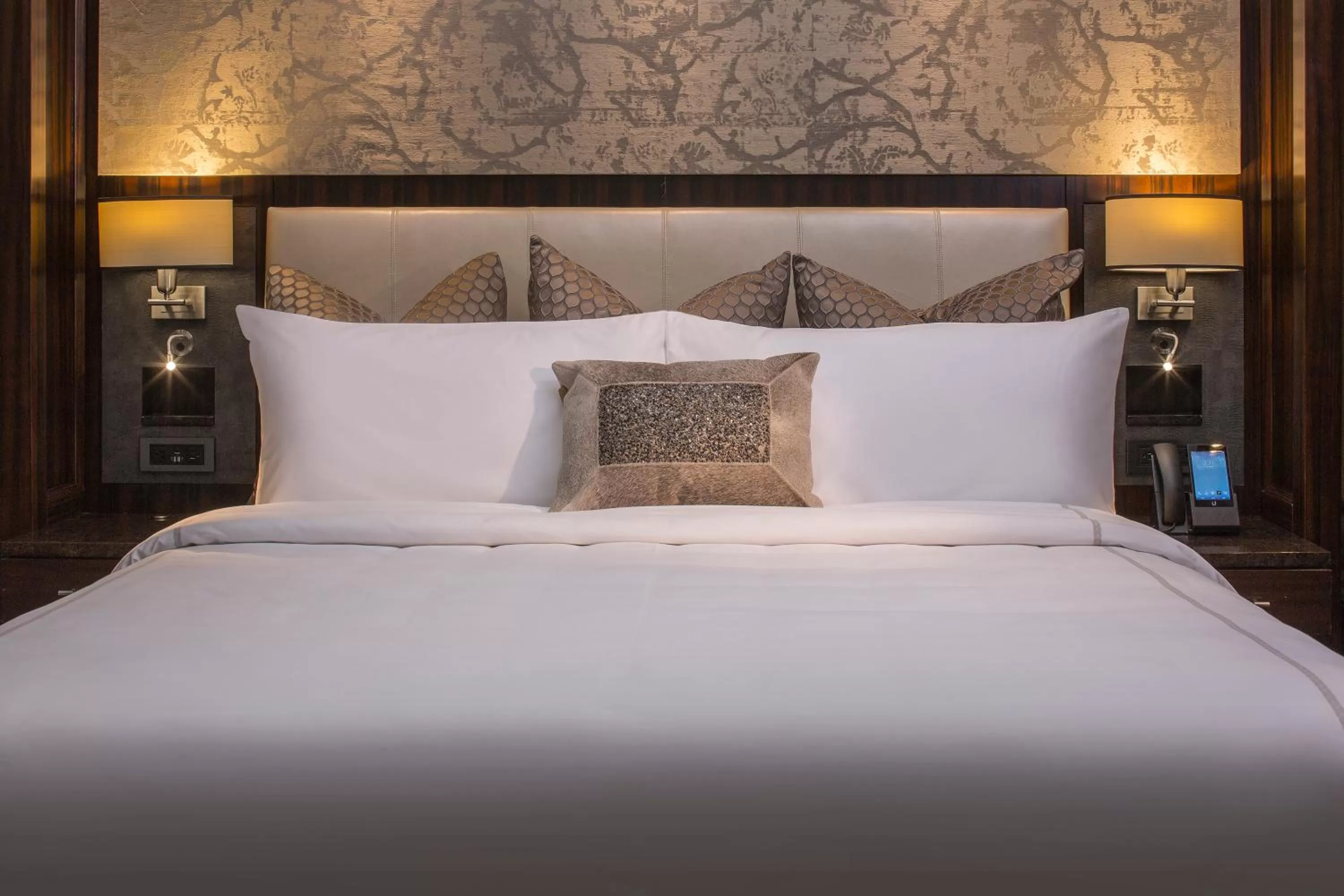 Luxury One Bedroom Suite Mobility and Hearing Accessible in The Post Oak Hotel