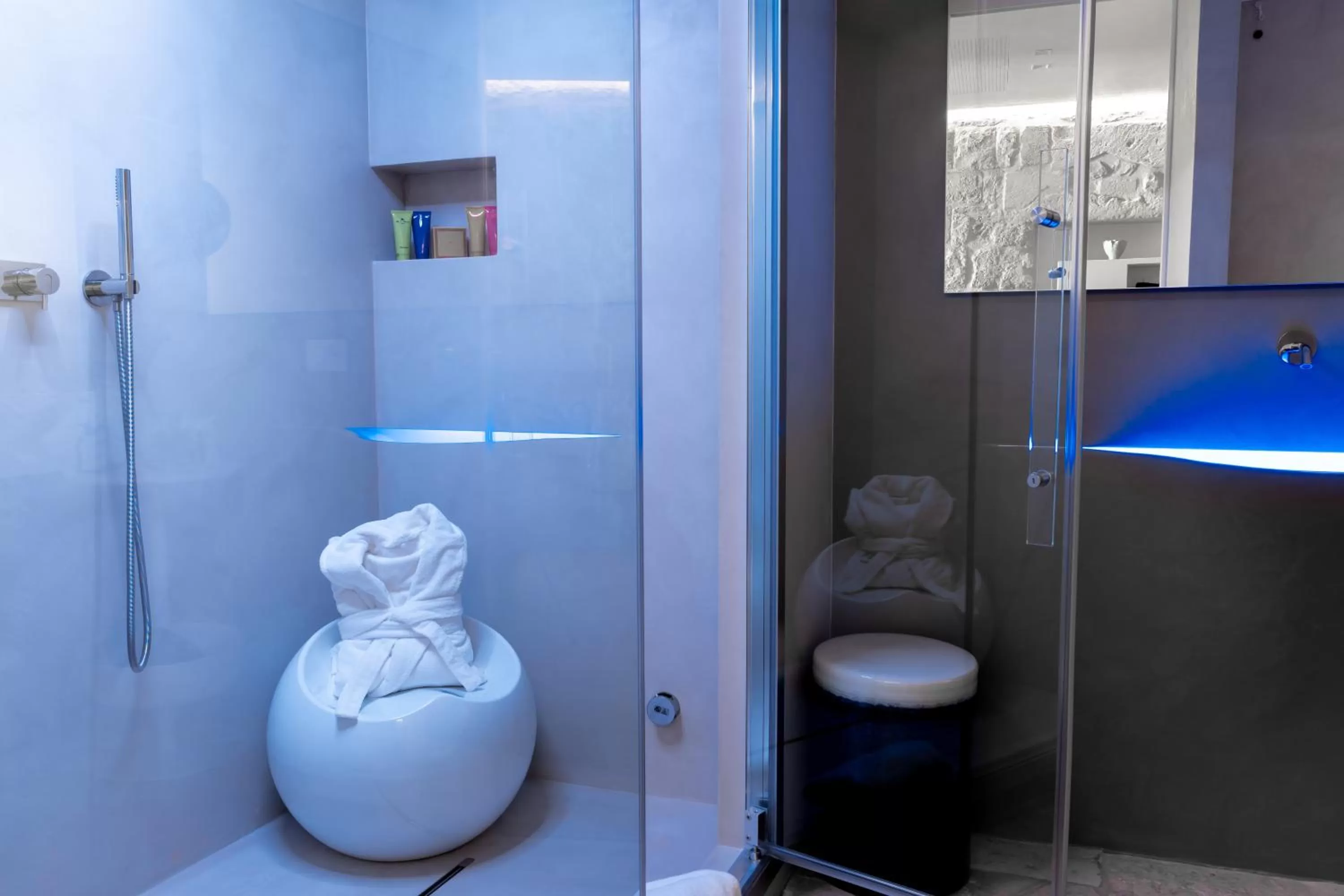 Steam room in Antico Mondo Rooms & Suites