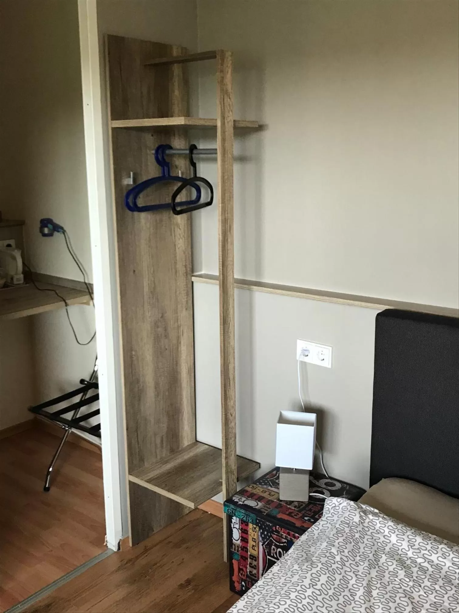 Bed in Kraft Hotel-Klimaanlage in jedem Zimmer, AC in each room!