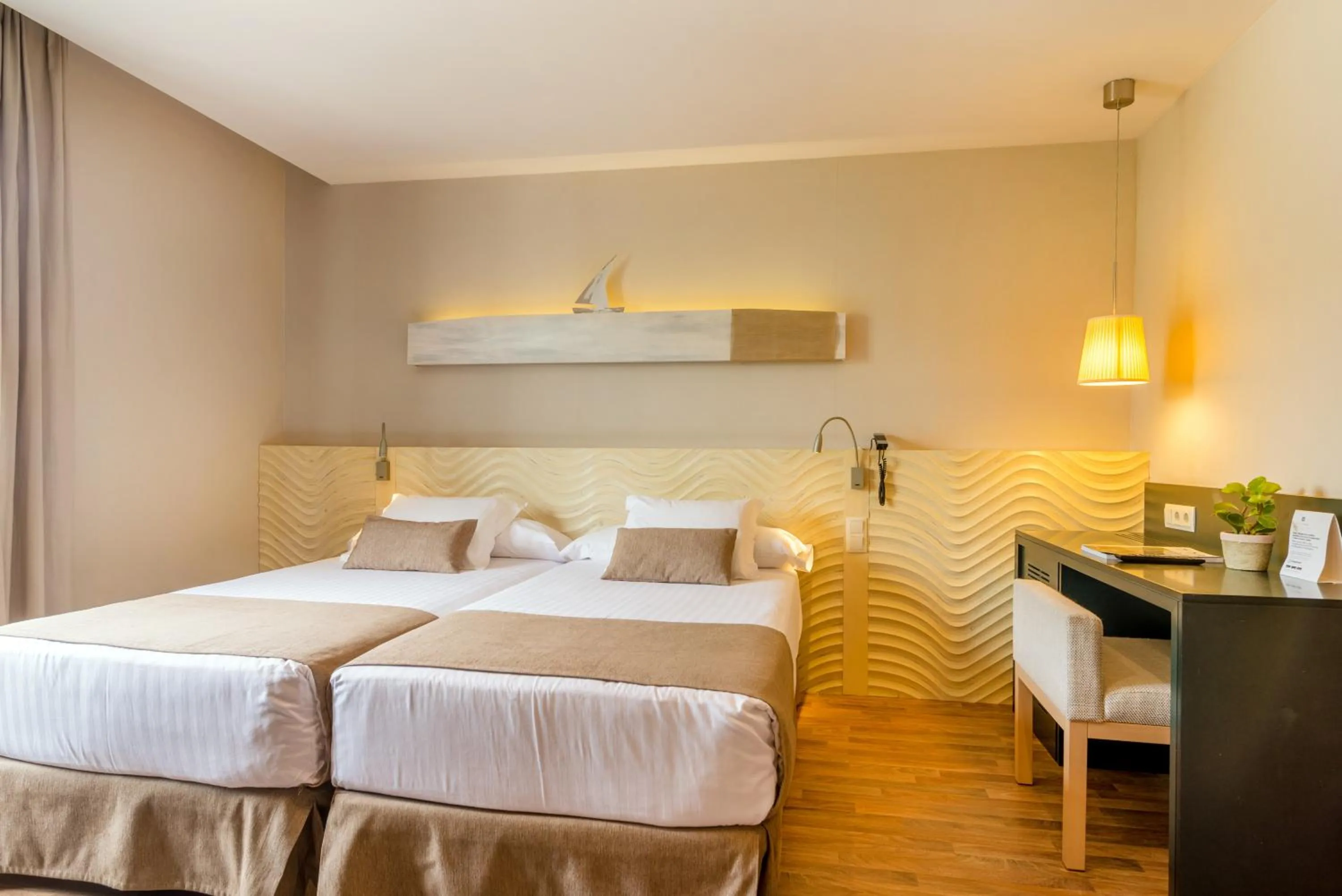 Photo of the whole room, Bed in Hotel Alga