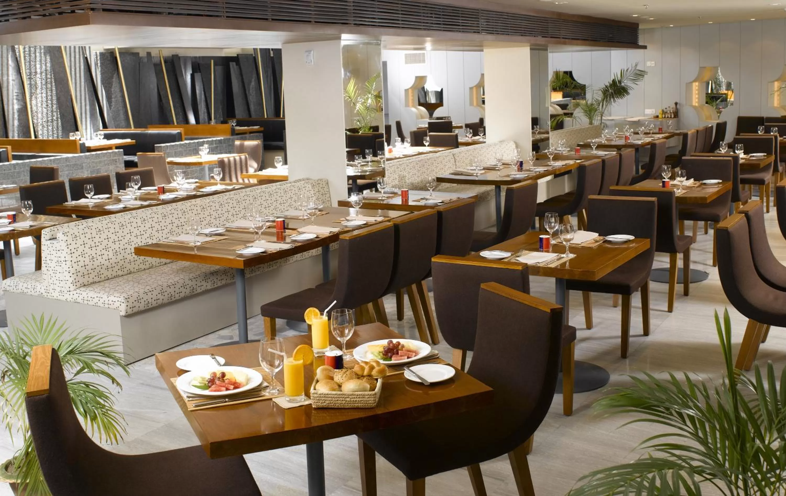 Restaurant/places to eat in Radisson Blu Dhaka Water Garden