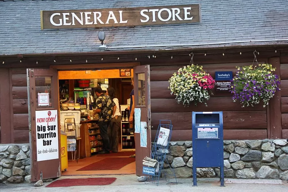 On-site shops in Big Sur River Inn