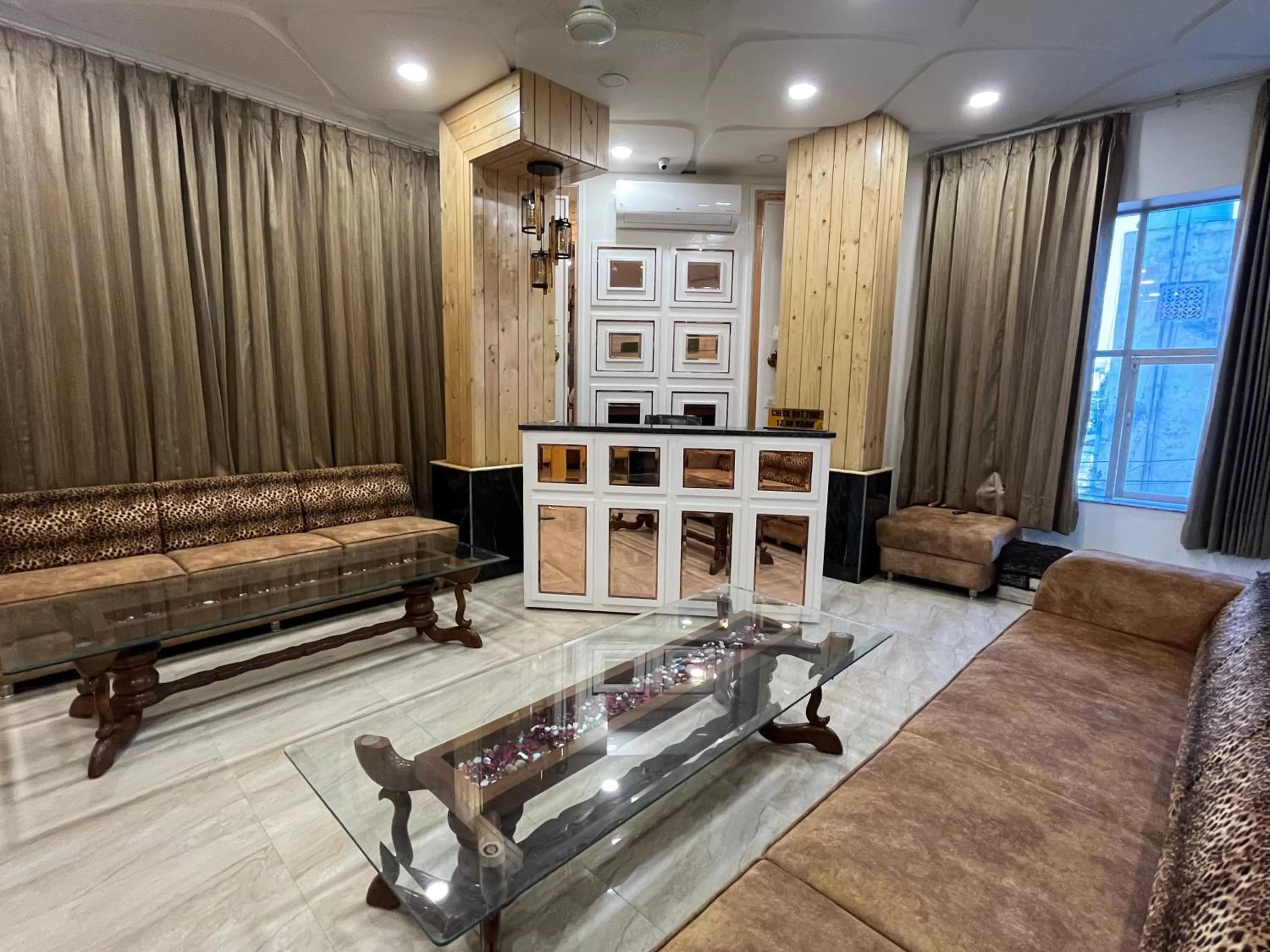 Lobby or reception, Seating Area in Perfect Stayz Premium- Hotel Sehdev Near Golden Temple