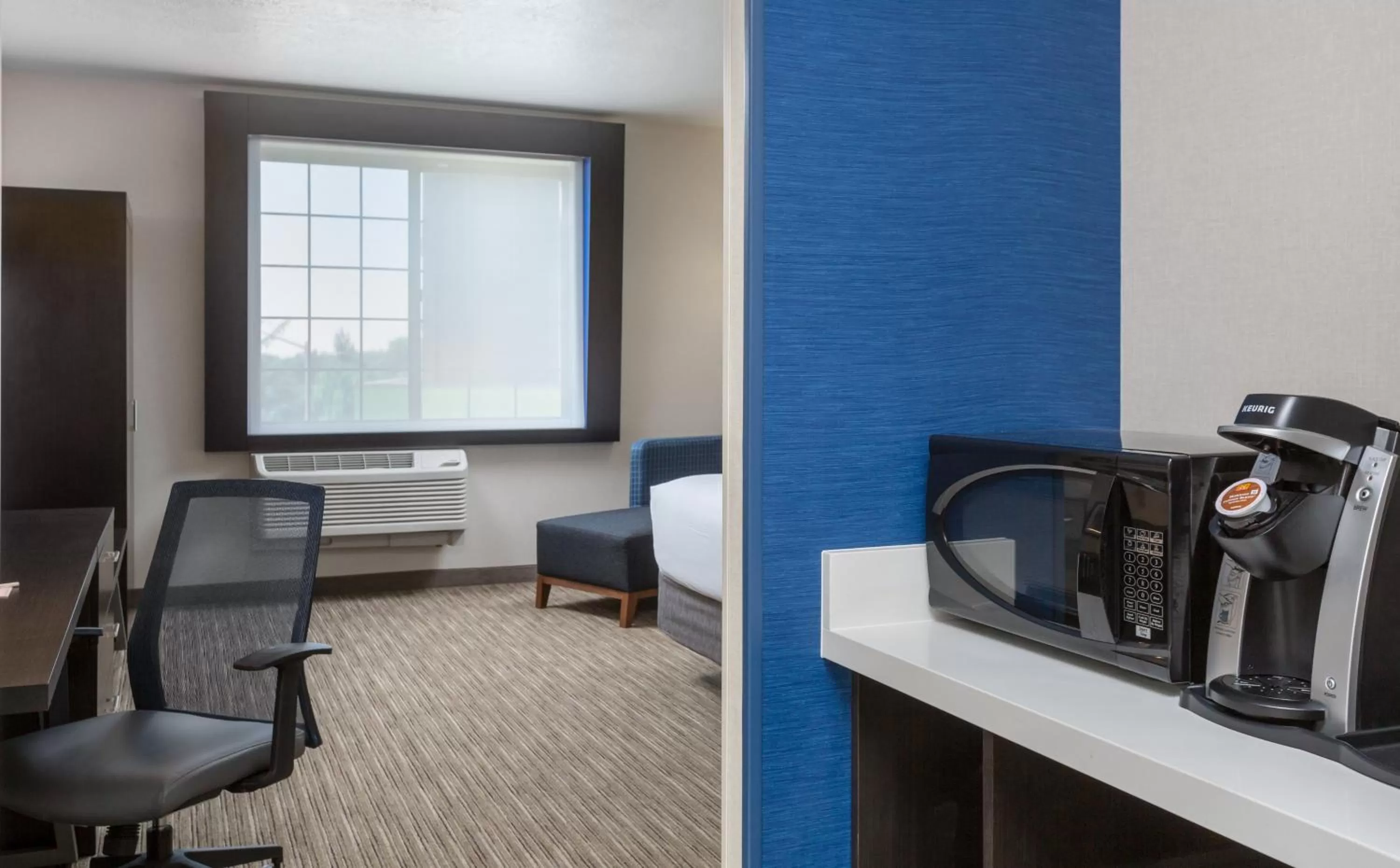 Photo of the whole room in Holiday Inn Express Hotel & Suites Eugene Downtown - University by IHG