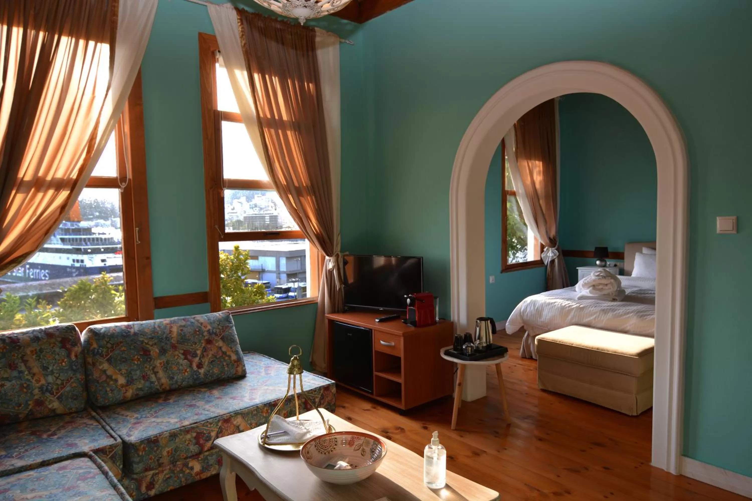 TV and multimedia, Bed in Amina Hanem Boutique Apartments