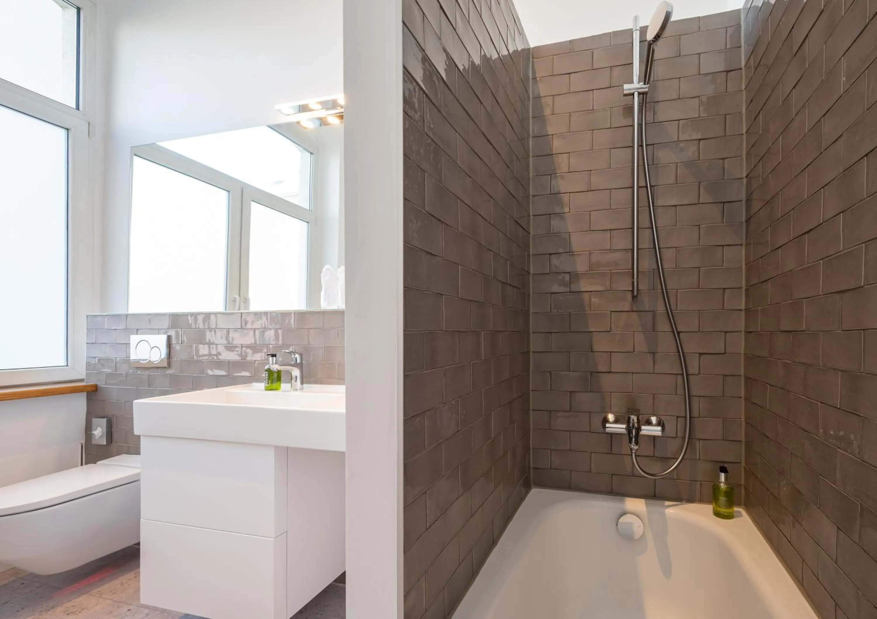 Bathroom in The New Yorker Hotel Köln-Messe