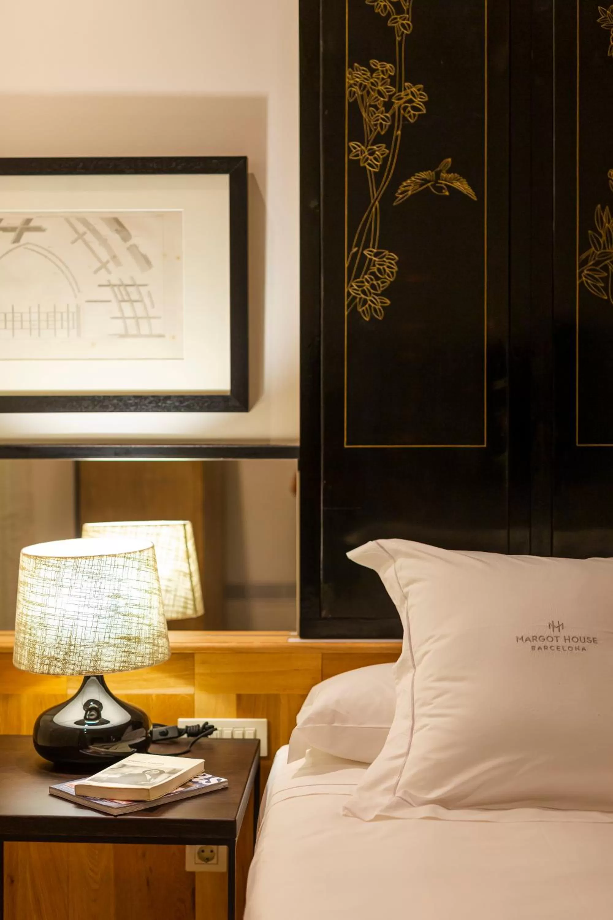 Photo of the whole room, Bed in Hotel Margot House Barcelona