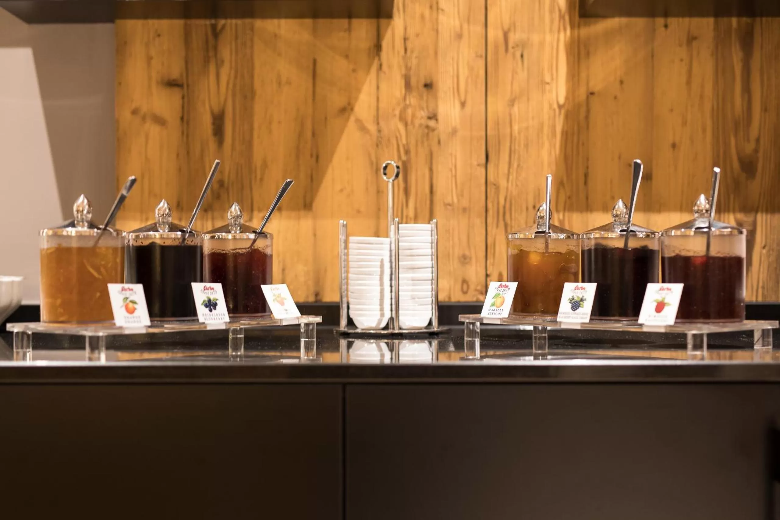 Buffet breakfast in Alpenhotel Tirolerhof