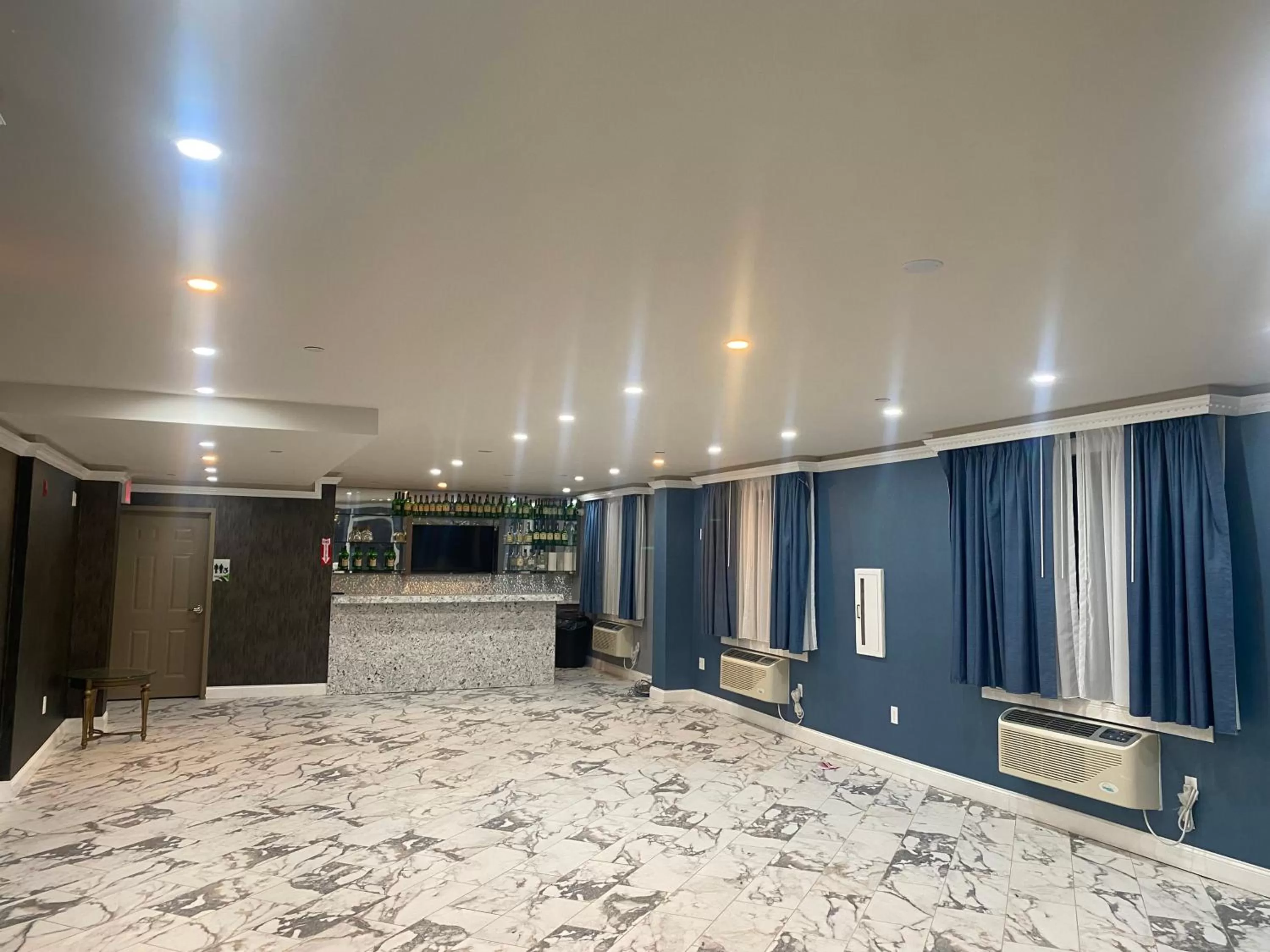 Lounge or bar in Hotel Liberty Inn & Suites-JFK Airport- La Guardia Airport