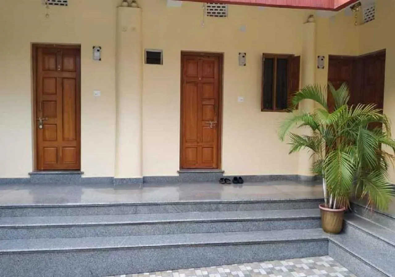 Facade/entrance in Nest Guest House