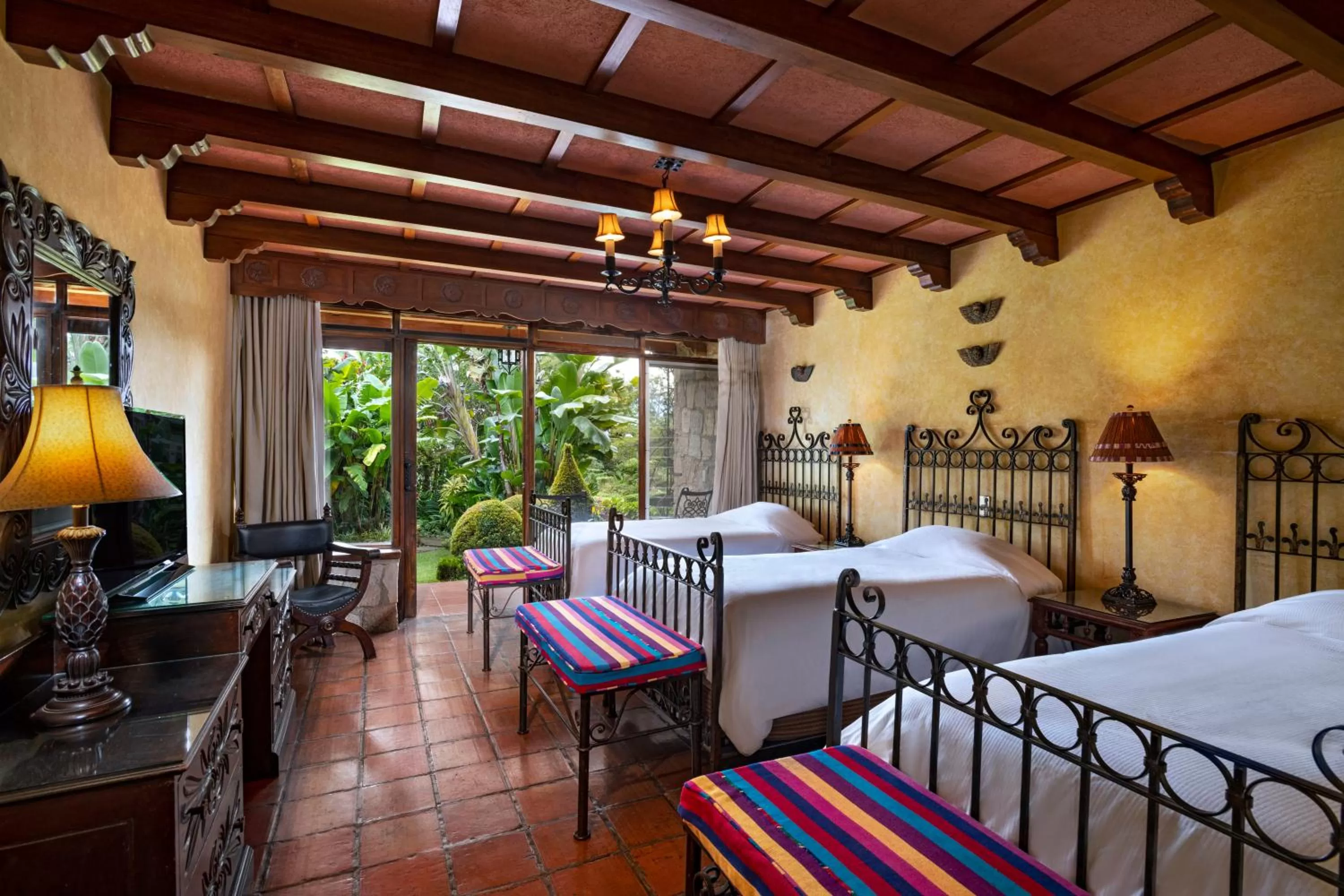 Bedroom, Bed in Hotel Atitlan