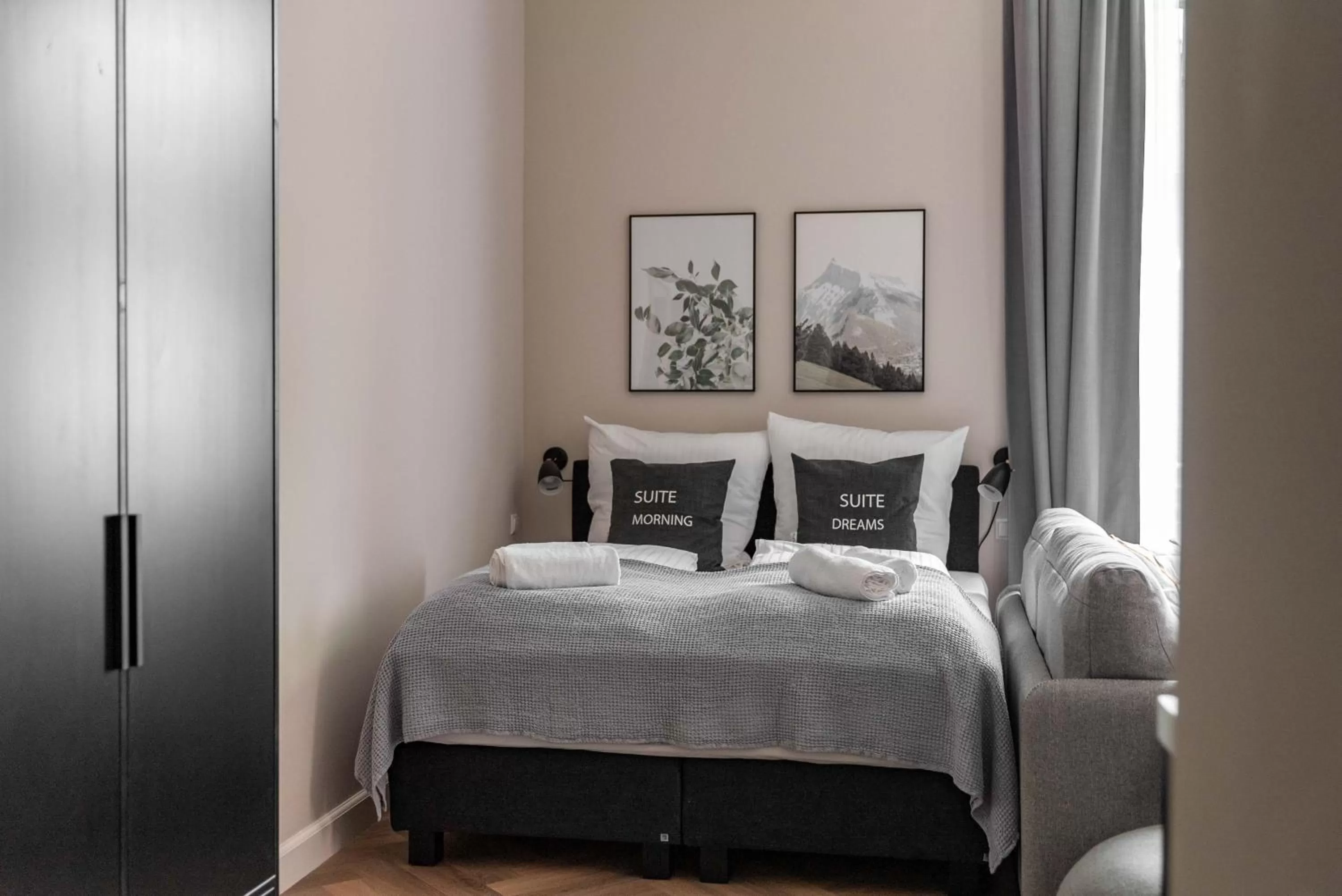 Bed in Limehome The Hague Keizerstraat