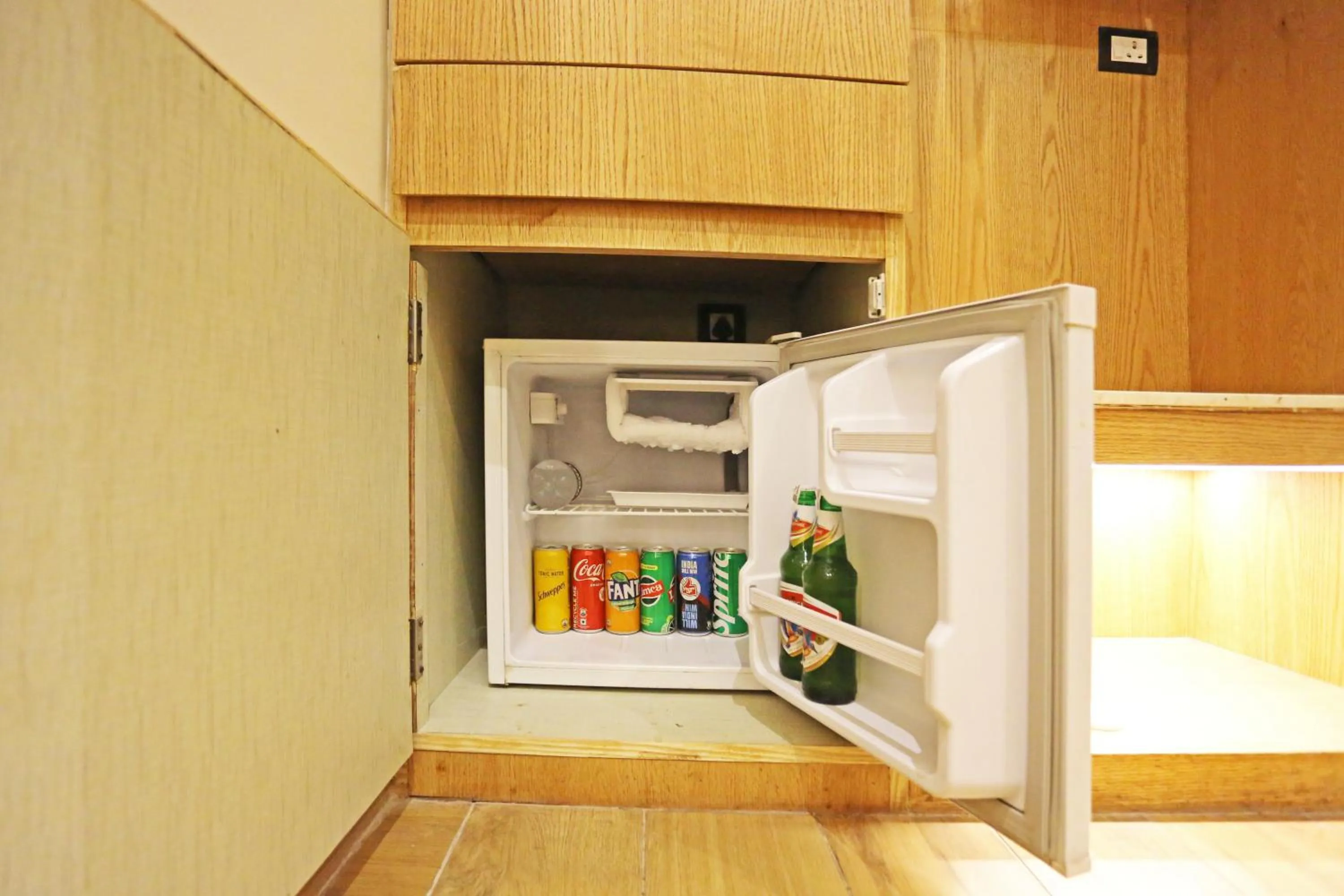 minibar in JRD Luxury-Business Hotel