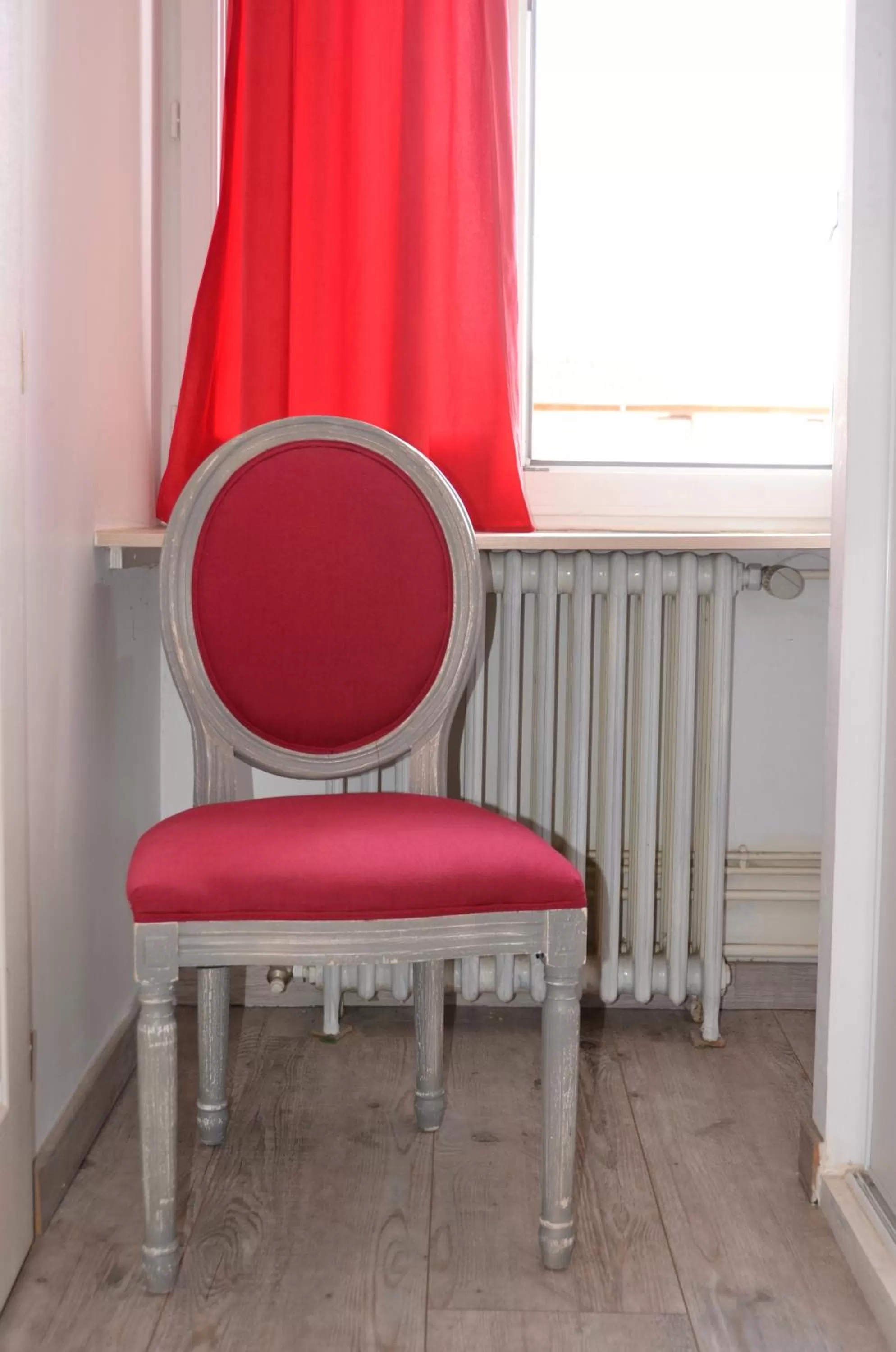 Seating Area in Aux Lys d'Or