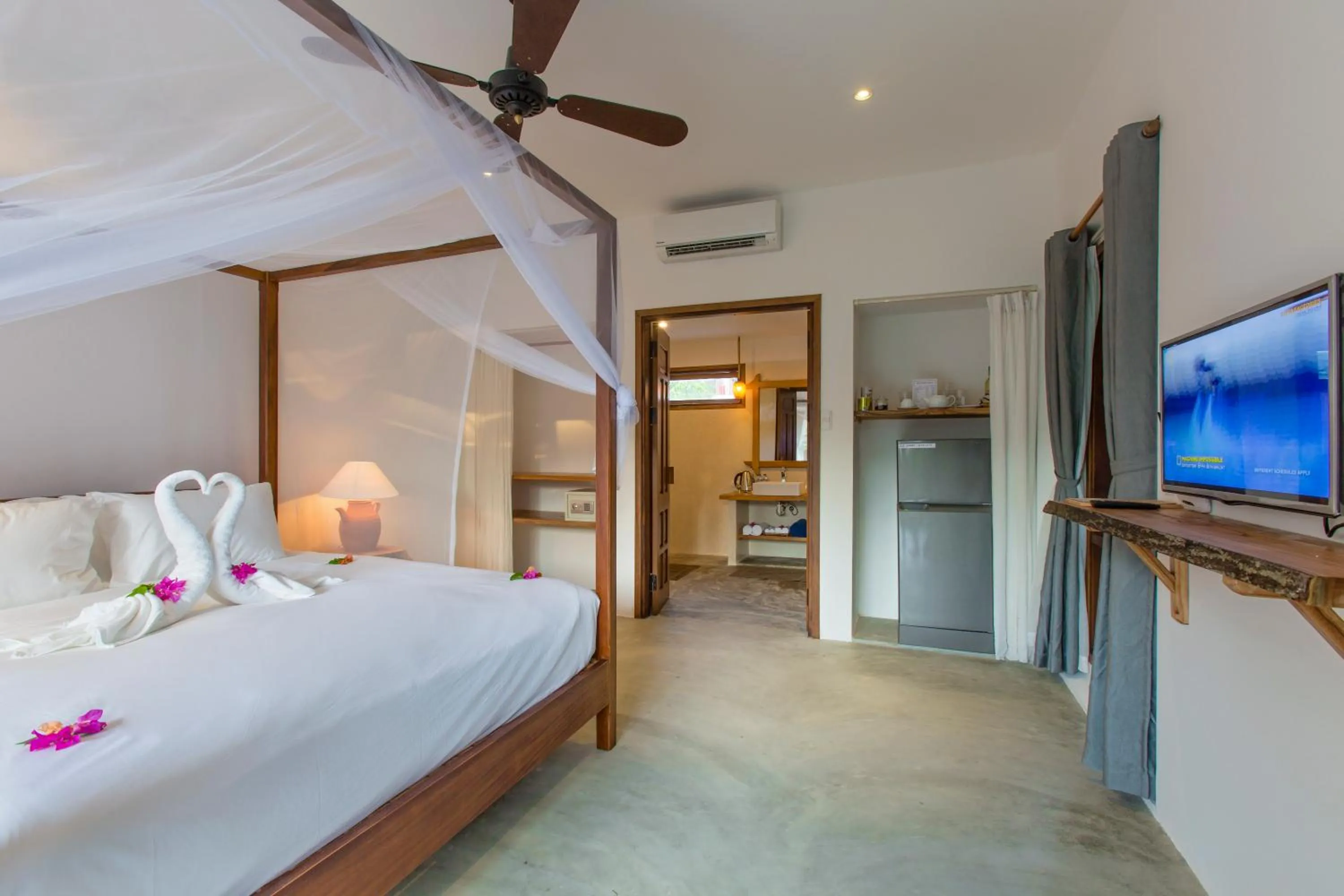 Bedroom, Bed in Vina Beach Pool Villas