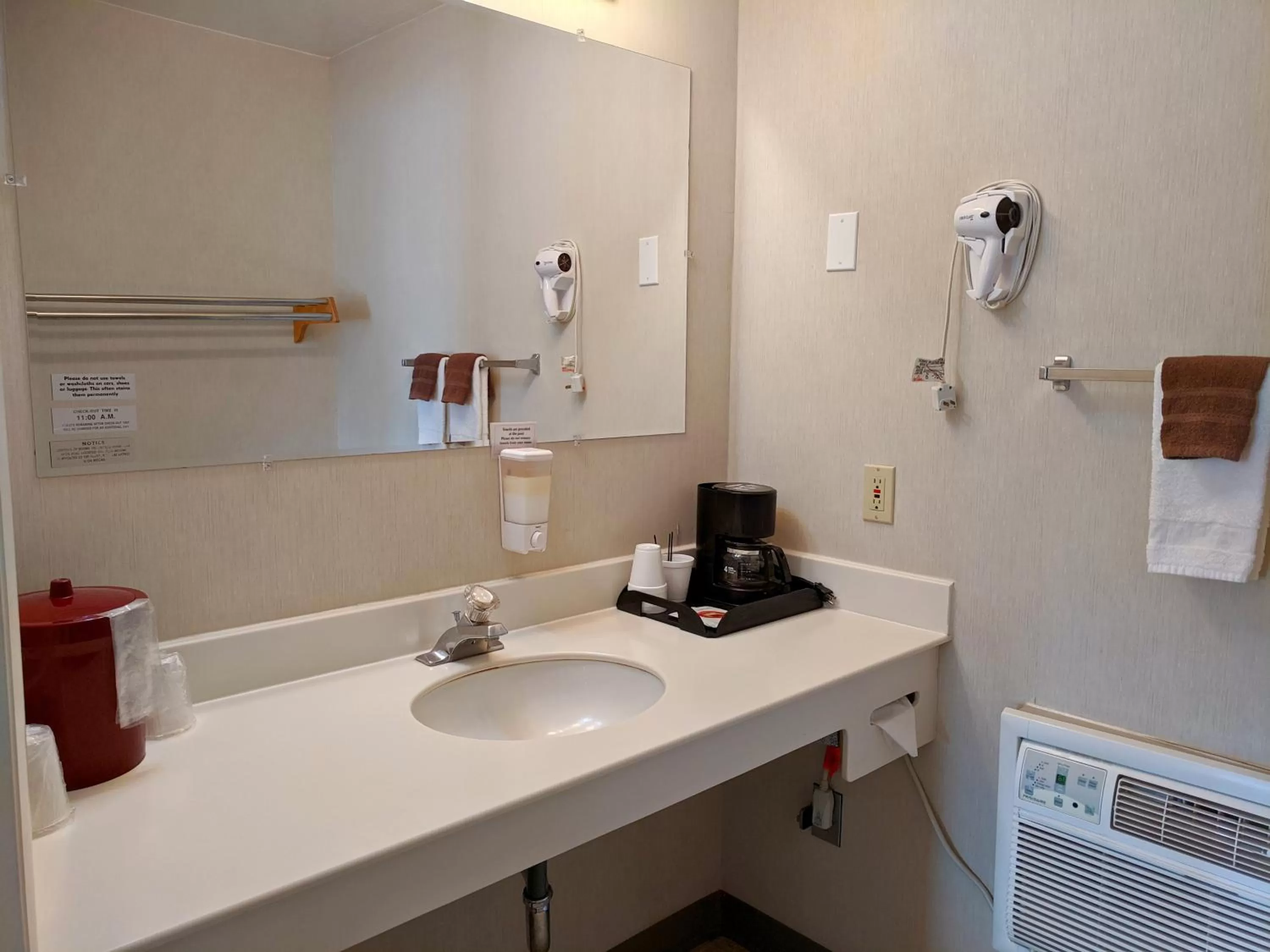 Bathroom in Aquarius Inn