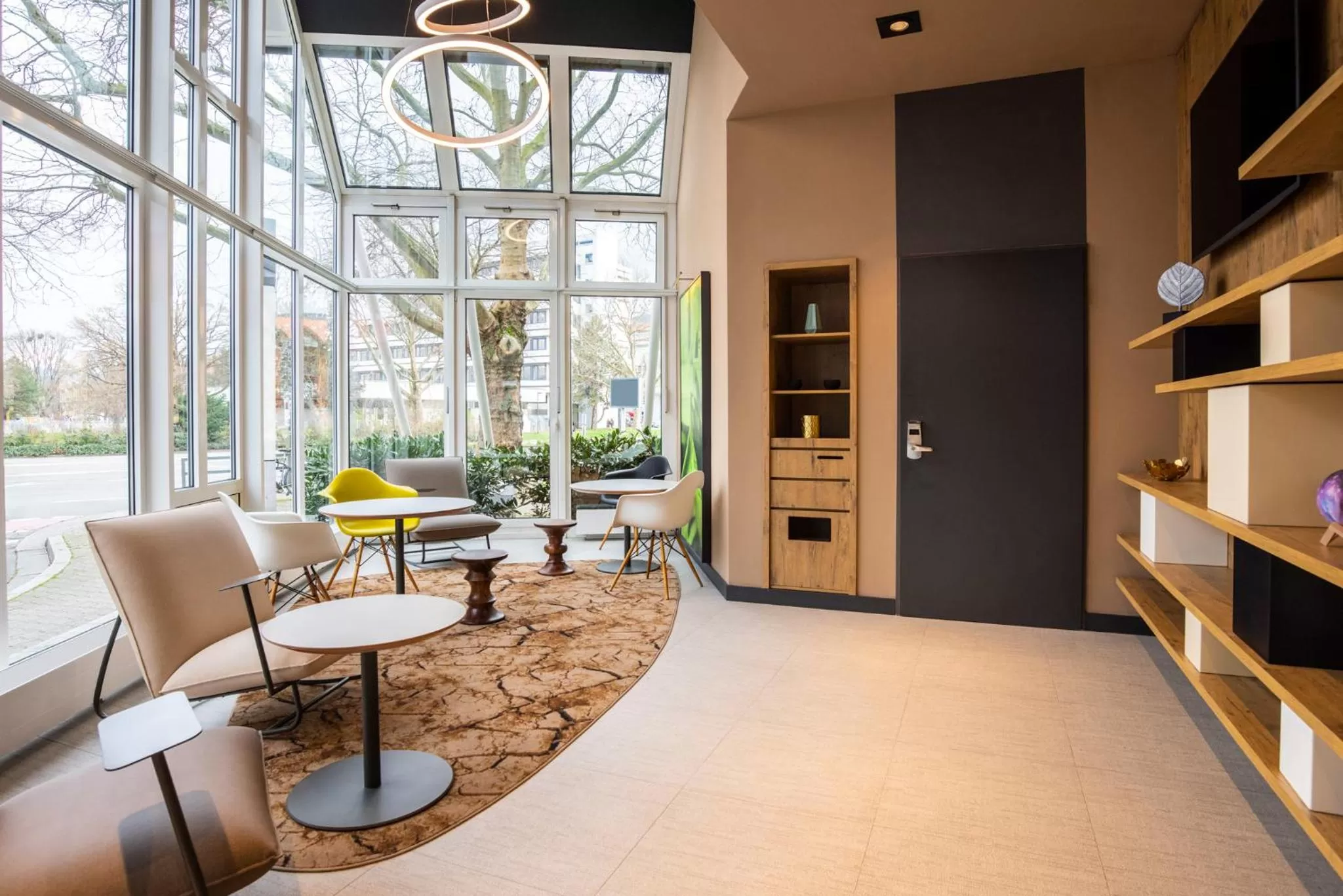 Lobby or reception in ibis Heidelberg Hauptbahnhof