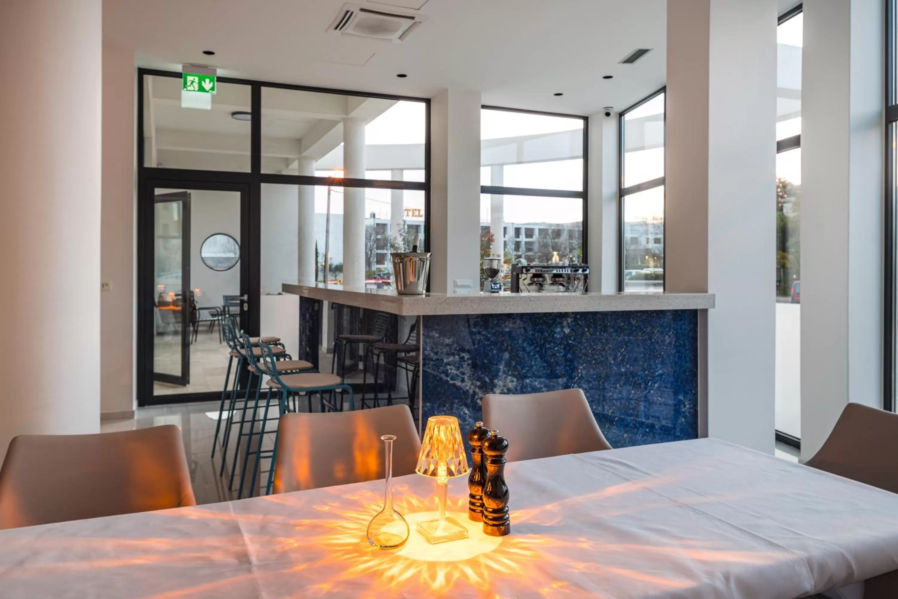 Restaurant/places to eat in Miramare Hotel