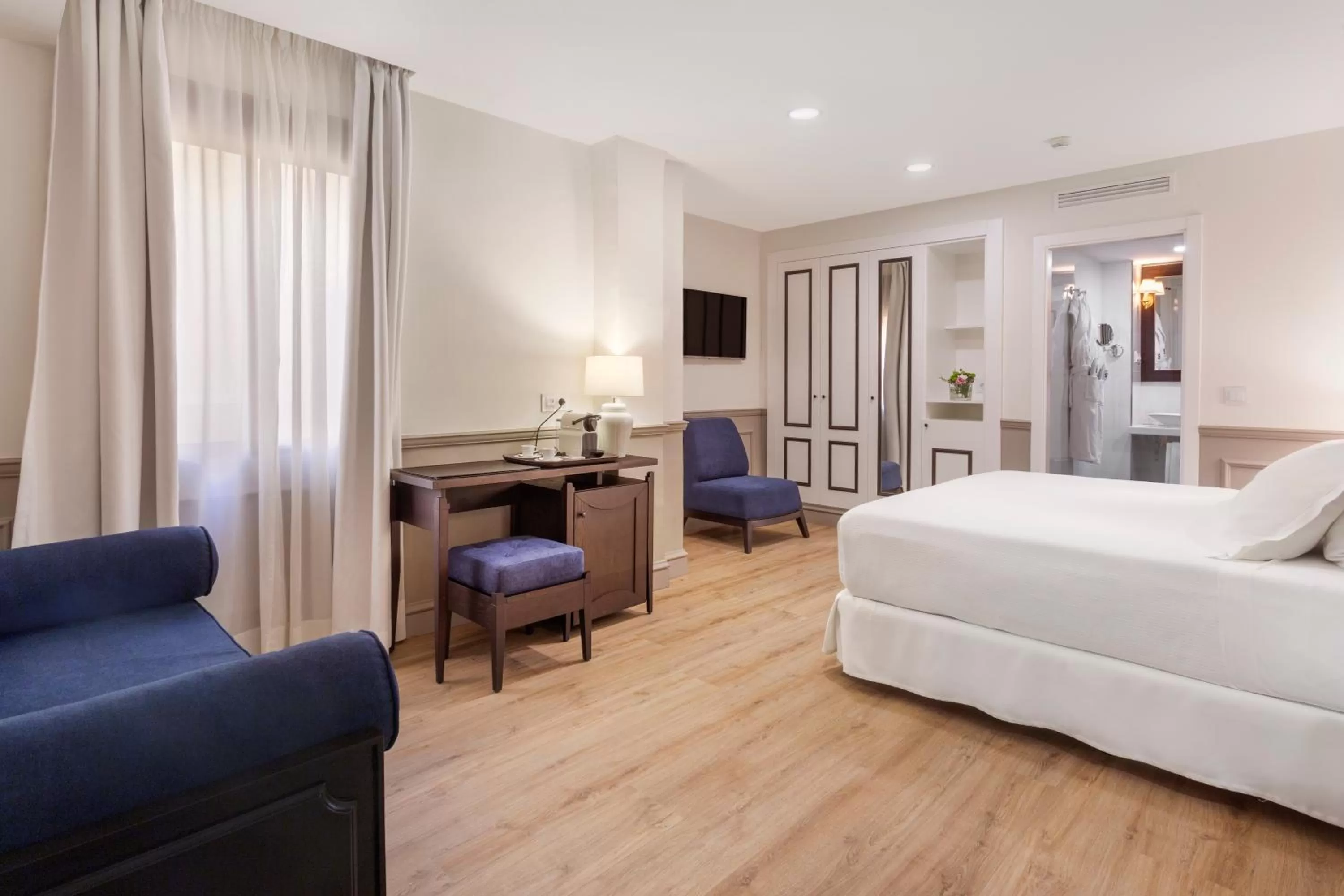 Decorative detail, Bed in H10 Corregidor Boutique Hotel