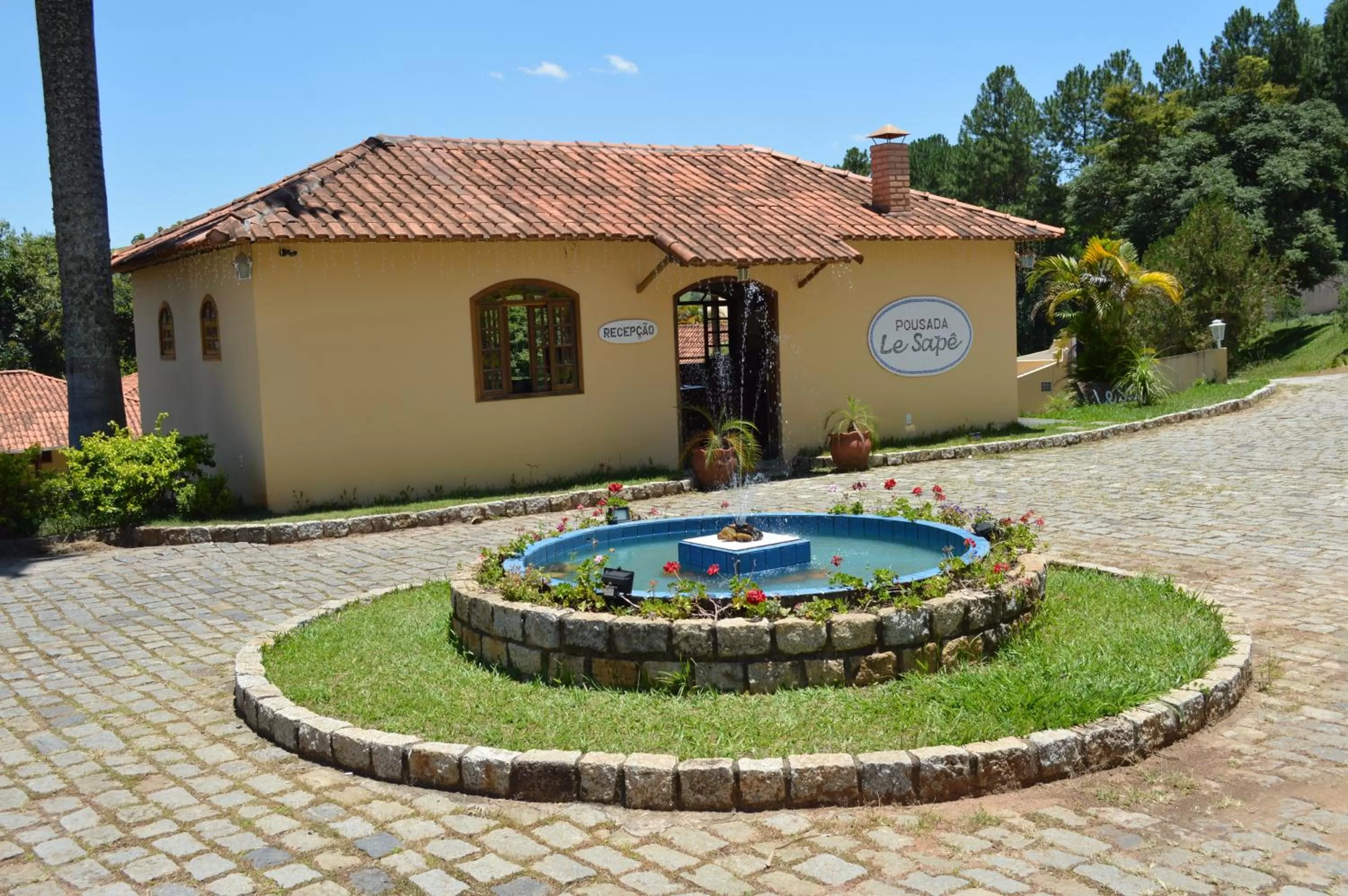 Property building in Pousada Le Sapê