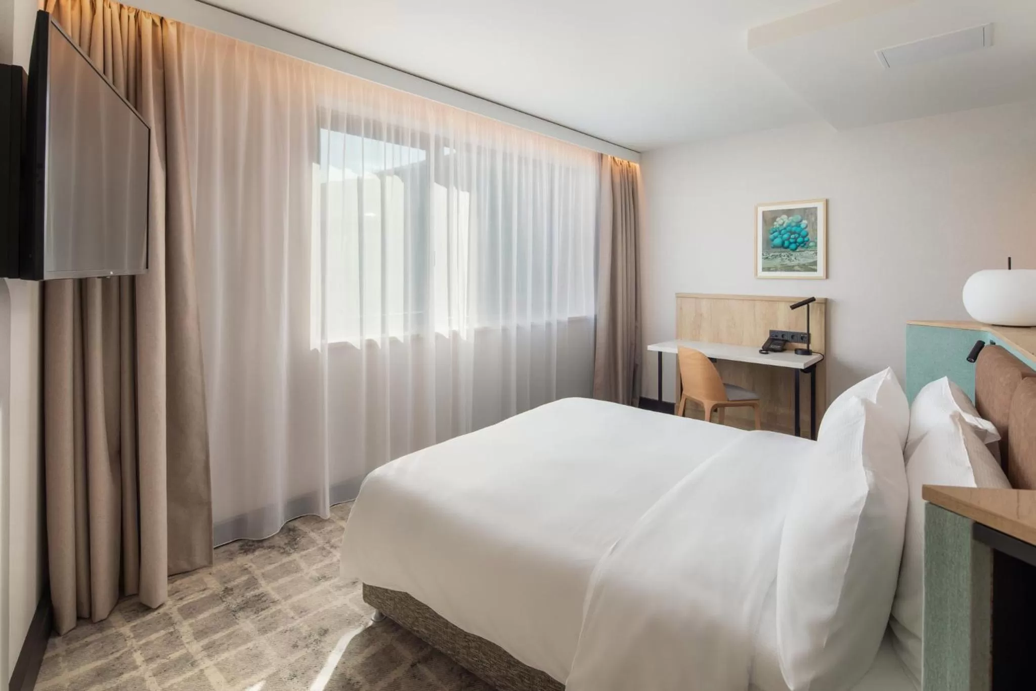 Photo of the whole room, Bed in Crowne Plaza Budapest by IHG