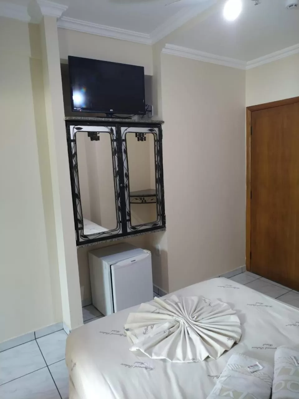 TV/Entertainment Center in Hollywood Palace Hotel