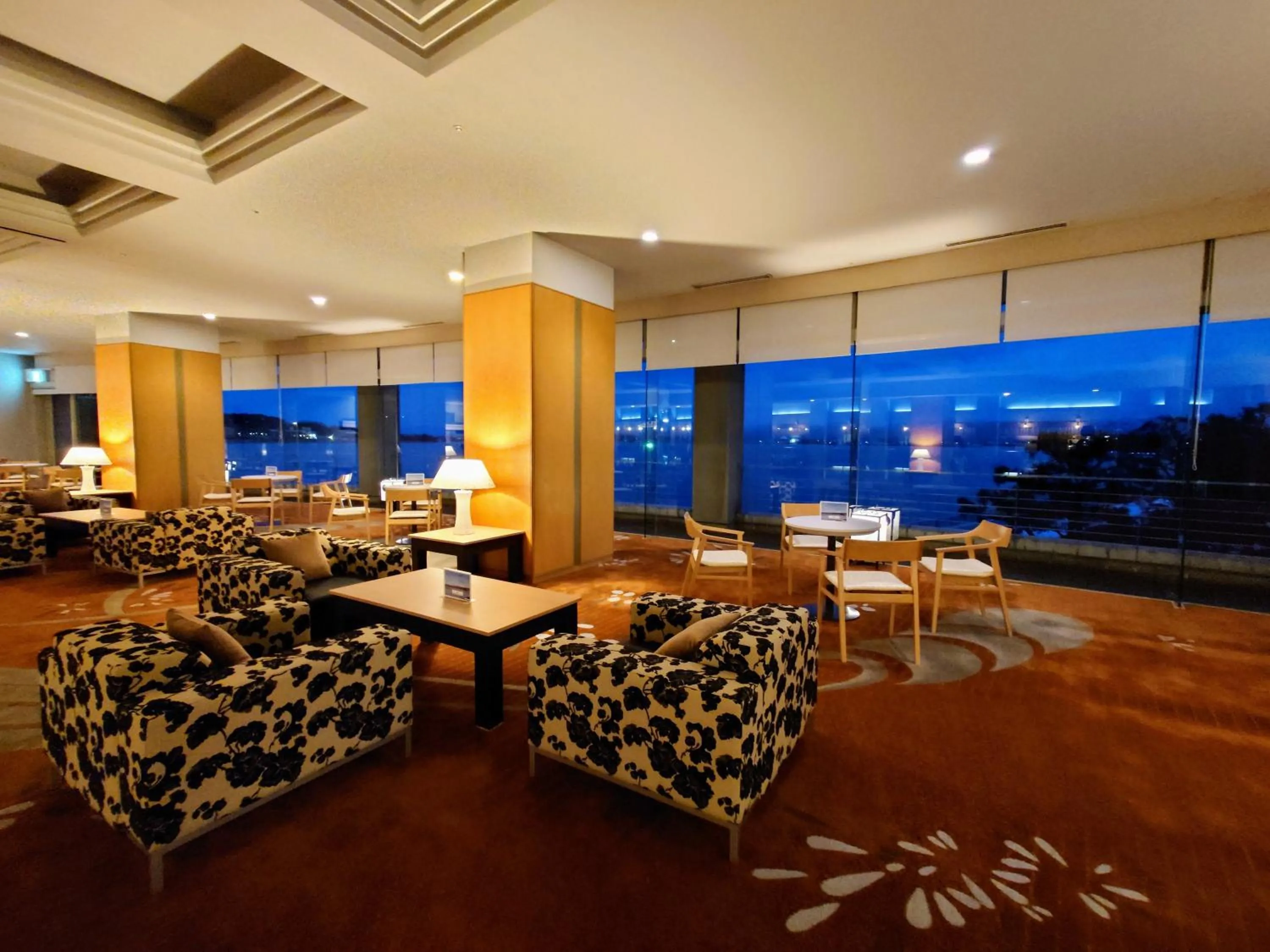 Lounge or bar in APA Hotel & Resort Kaga Katayamazu Onsen Kasuikyo