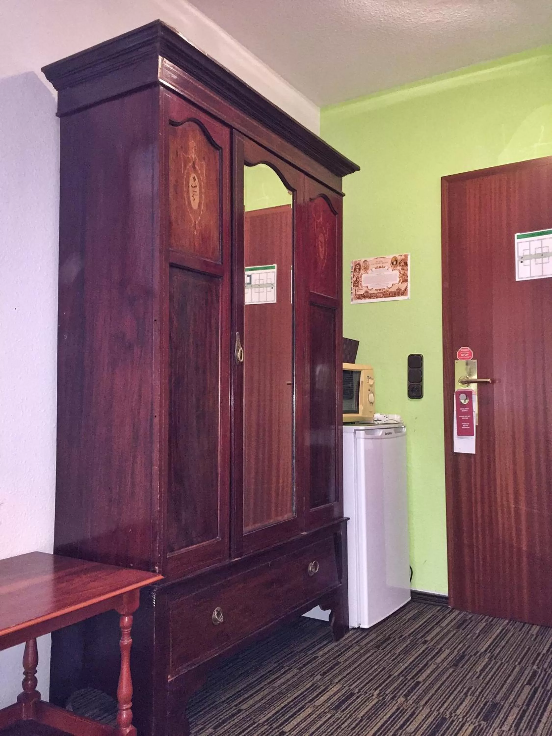 Photo of the whole room in Hotel Attaché