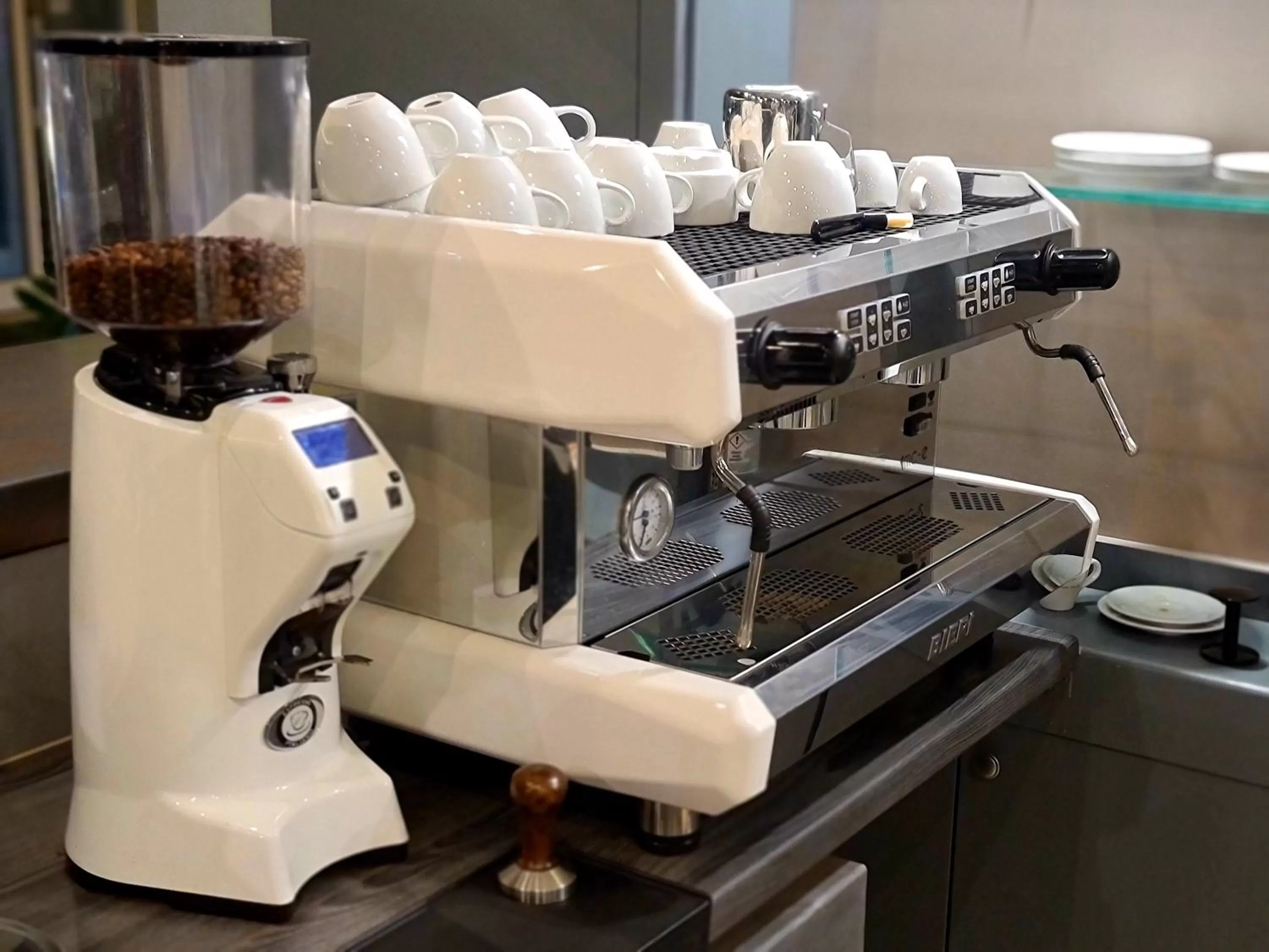 Restaurant/places to eat in Hit Hotel