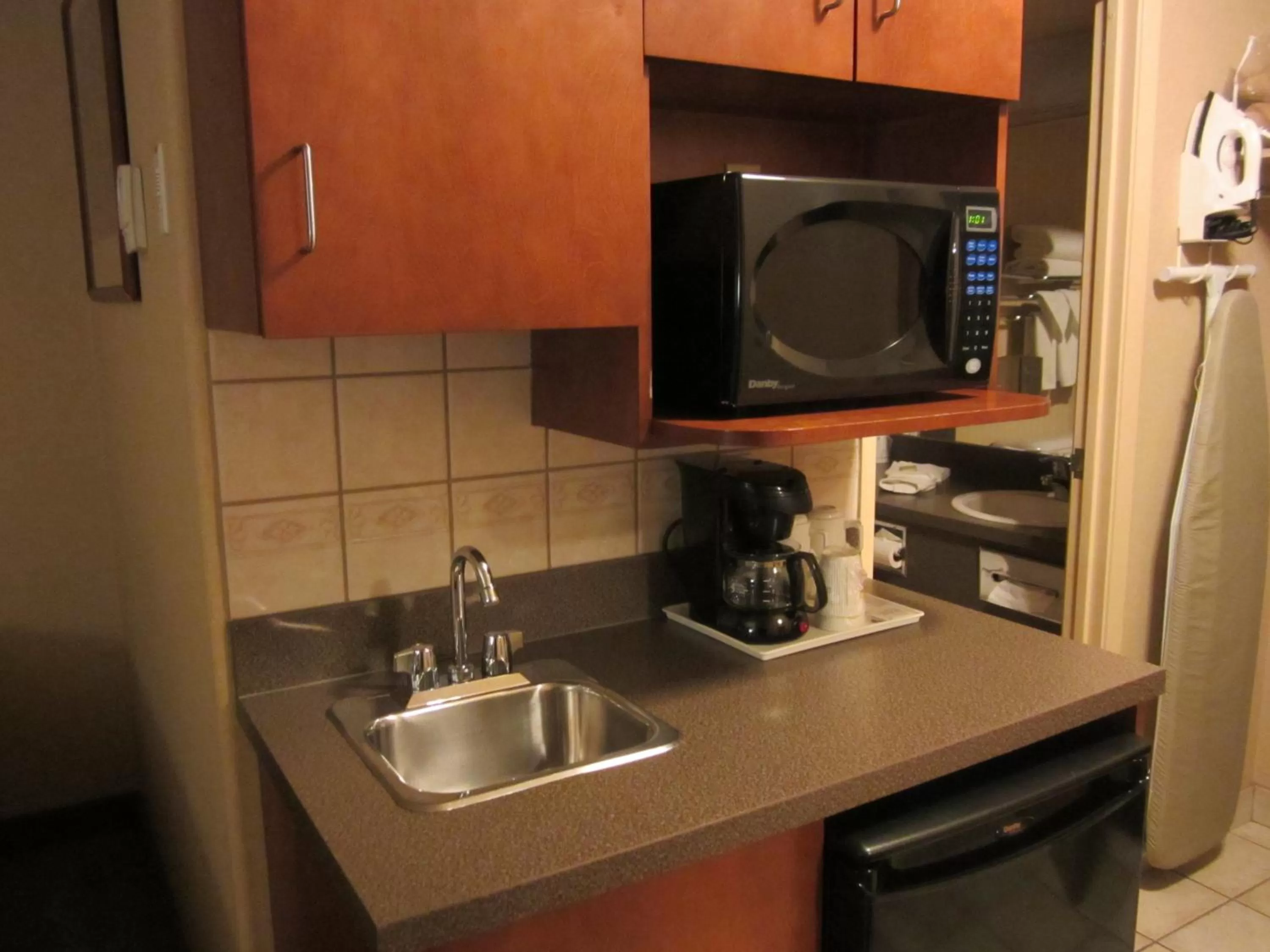 Coffee/tea facilities in Super 8 by Wyndham Fort St. John BC