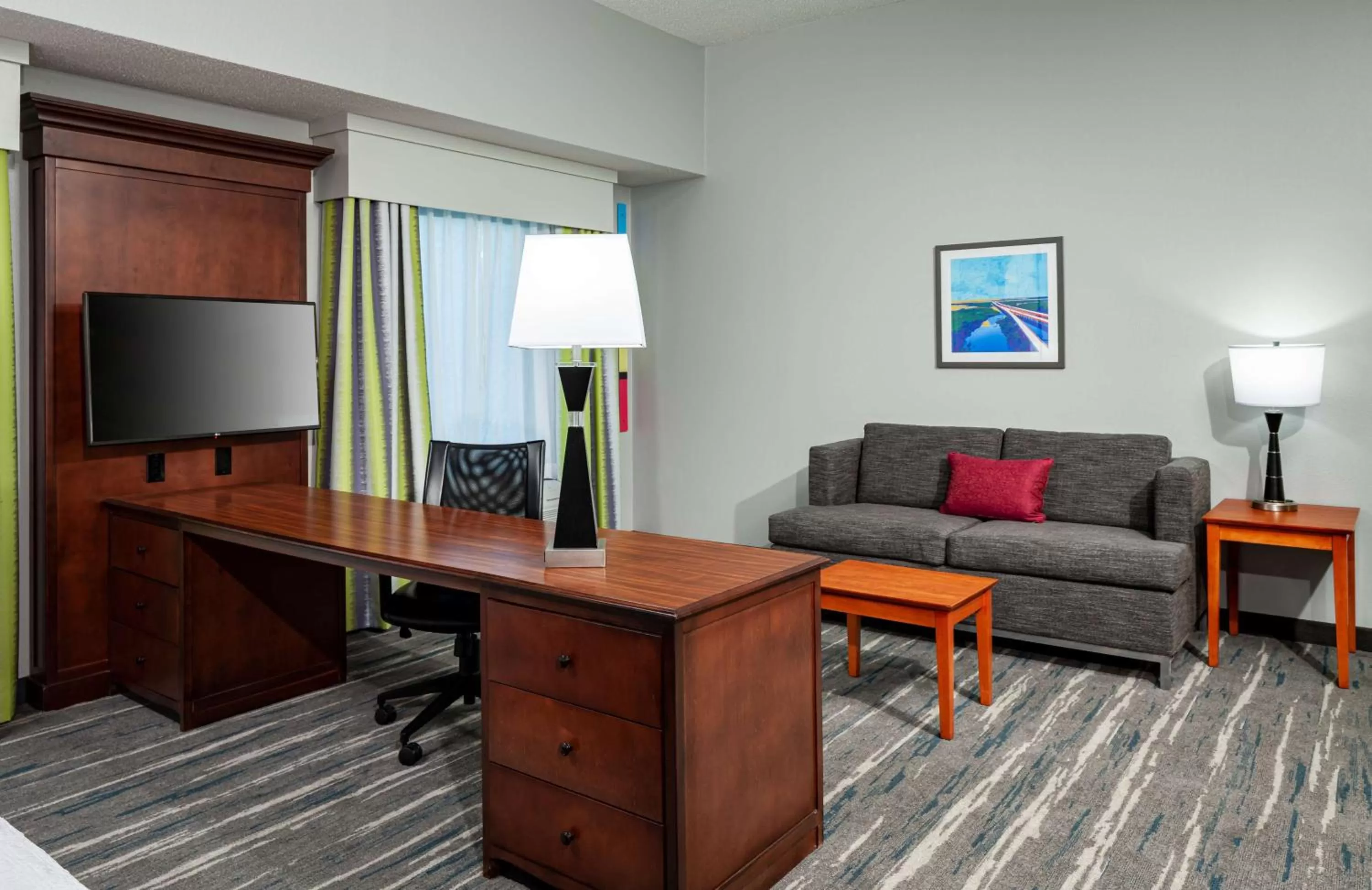 Bedroom in Hampton Inn & Suites Mobile I-65@ Airport Boulevard