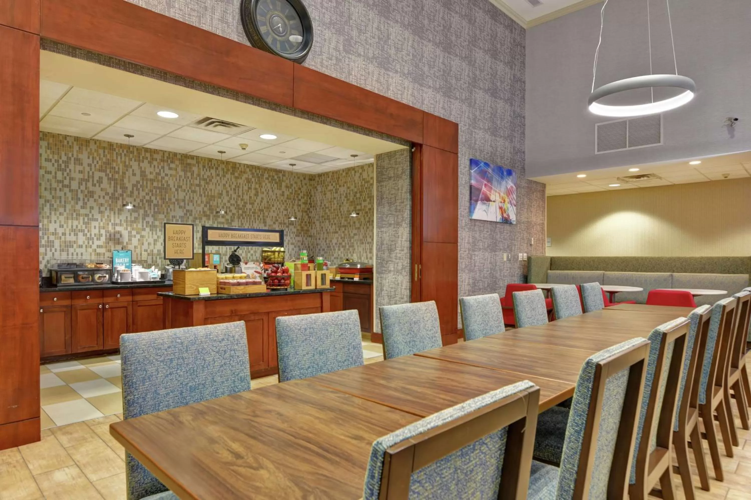 Breakfast in Hampton Inn & Suites Newark-Harrison-Riverwalk